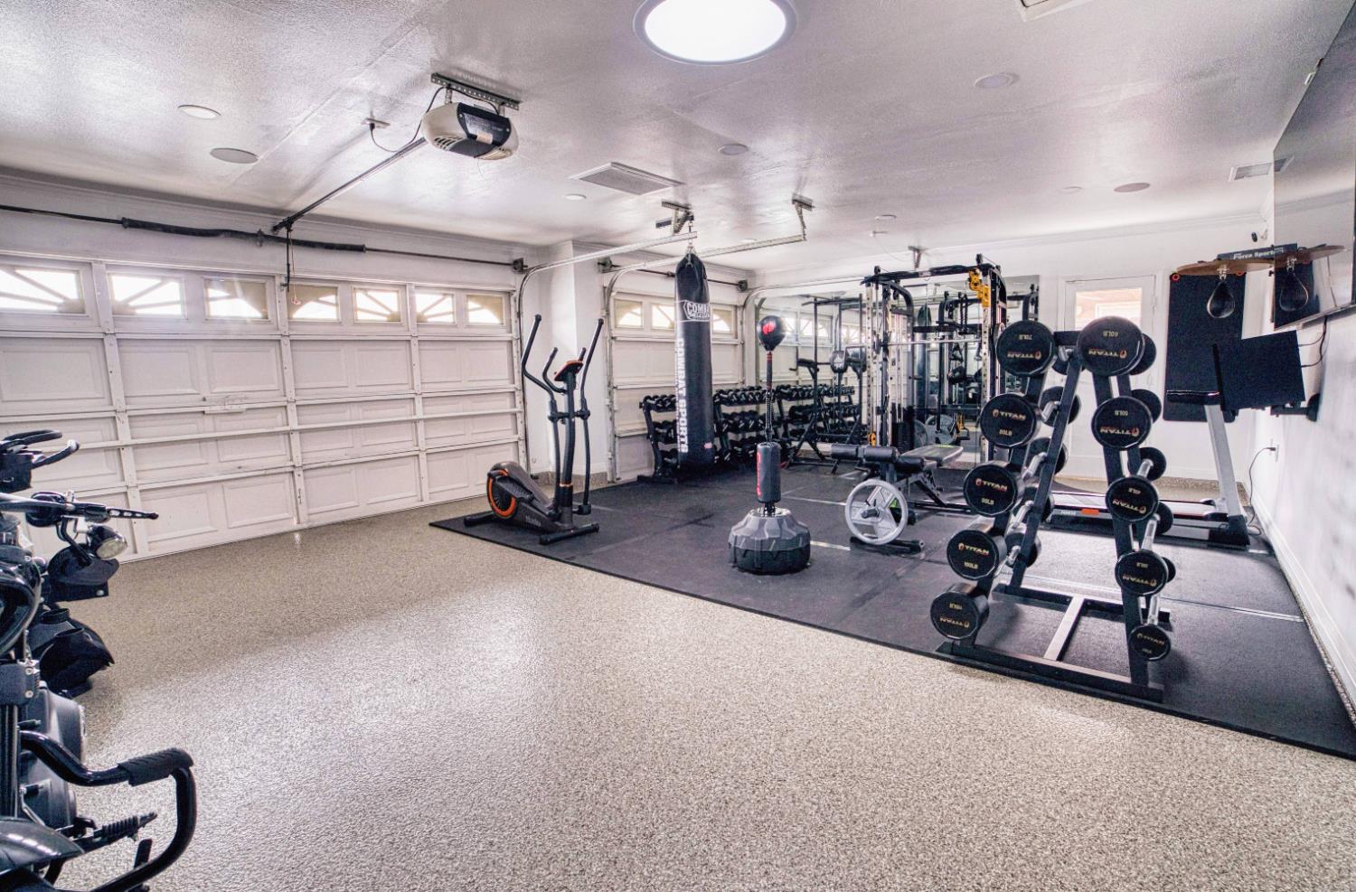 2520 Meadowrest Way, Madera, CA 93637