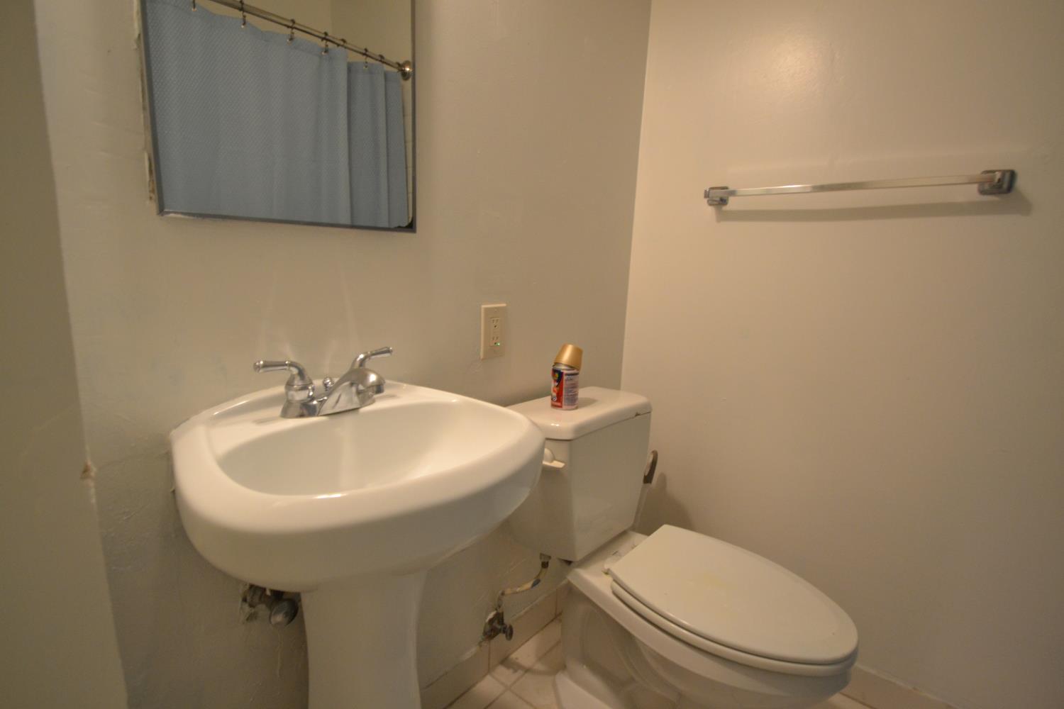 3715 E Garland Ave, Fresno, CA 93726