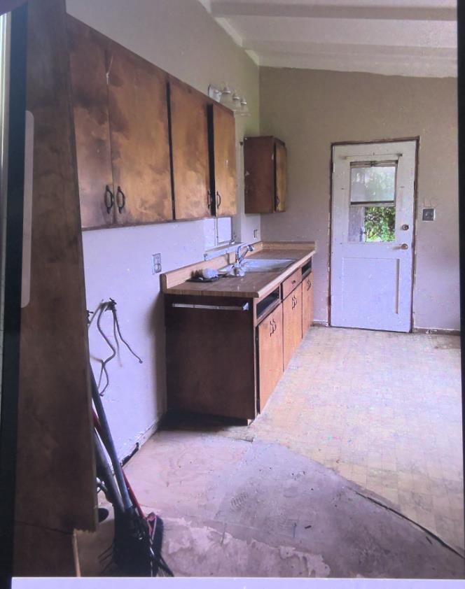 2003 E Buckingham Way, Fresno, CA 93726