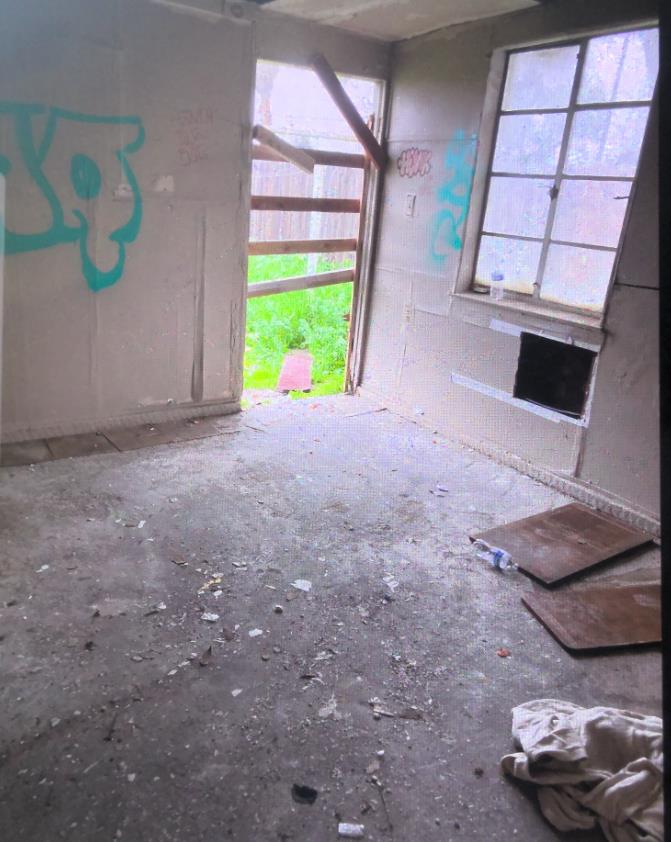 2003 E Buckingham Way, Fresno, CA 93726