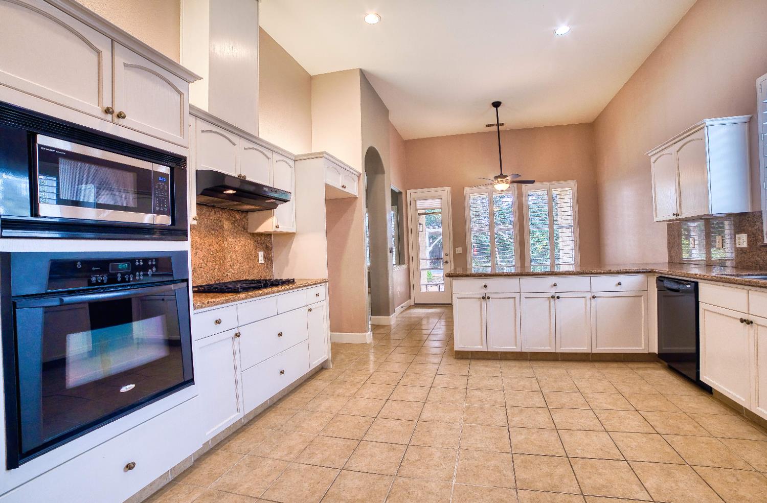 6009 W Goux Ave, Fresno, CA 93722