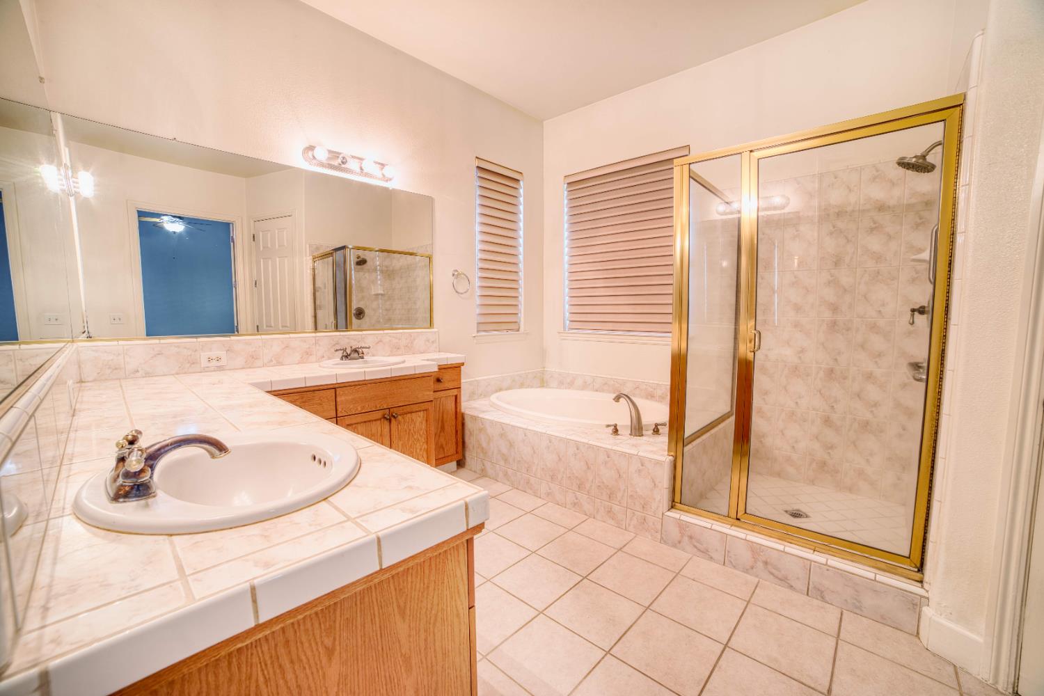 6009 W Goux Ave, Fresno, CA 93722