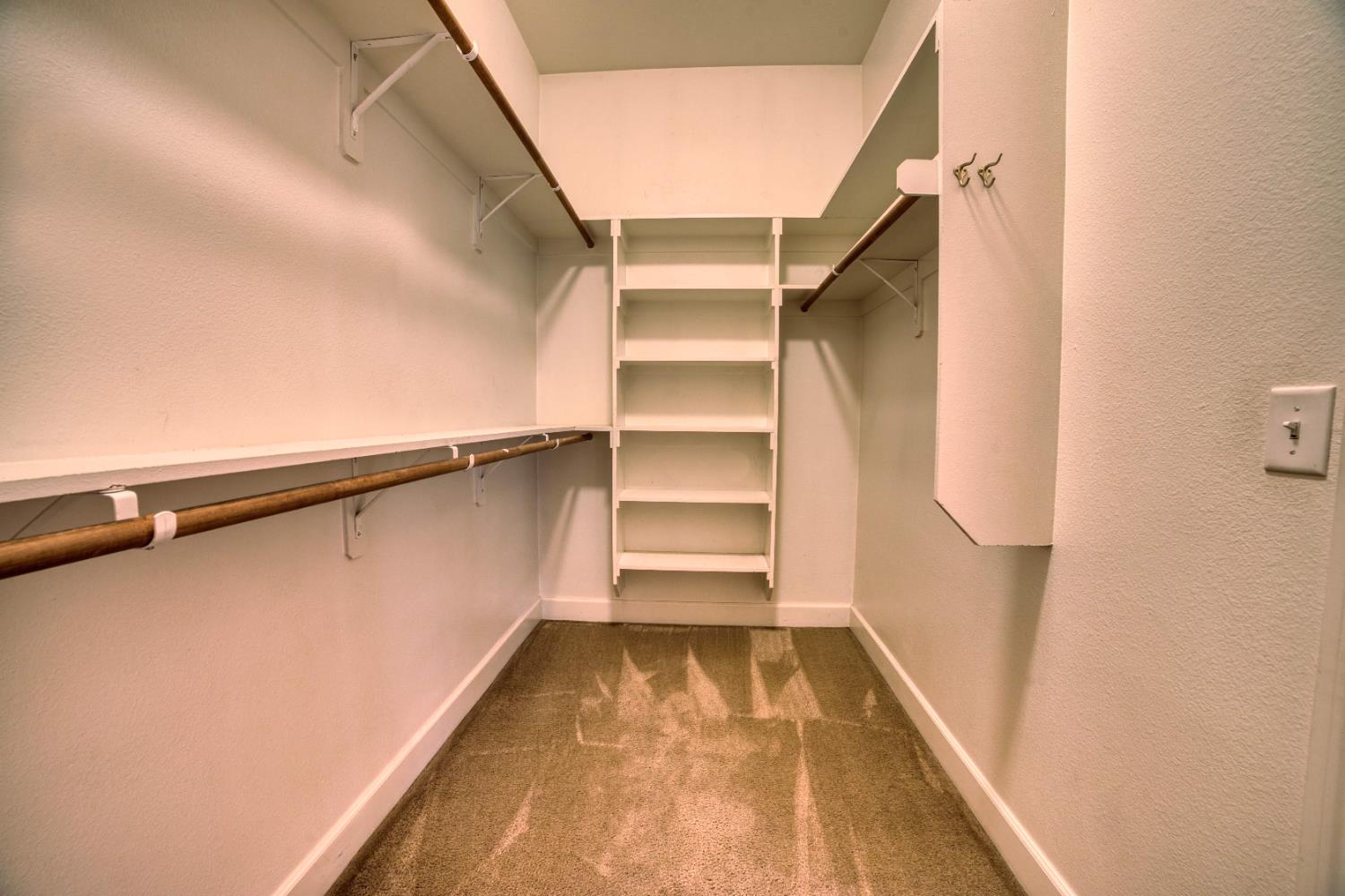 6009 W Goux Ave, Fresno, CA 93722