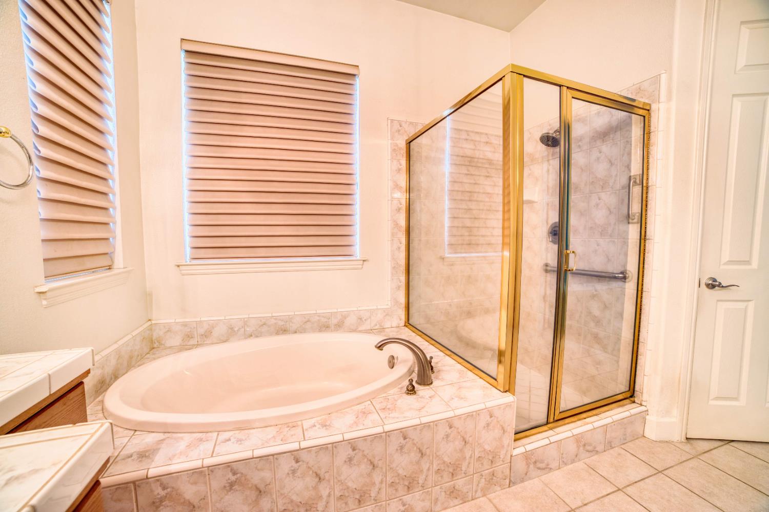 6009 W Goux Ave, Fresno, CA 93722