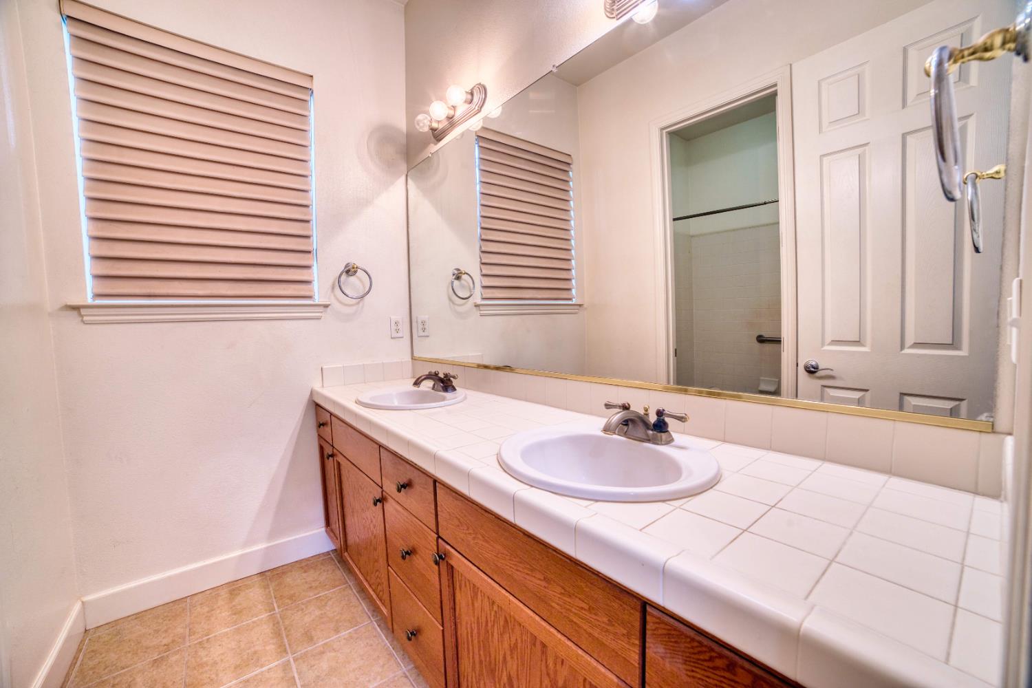 6009 W Goux Ave, Fresno, CA 93722