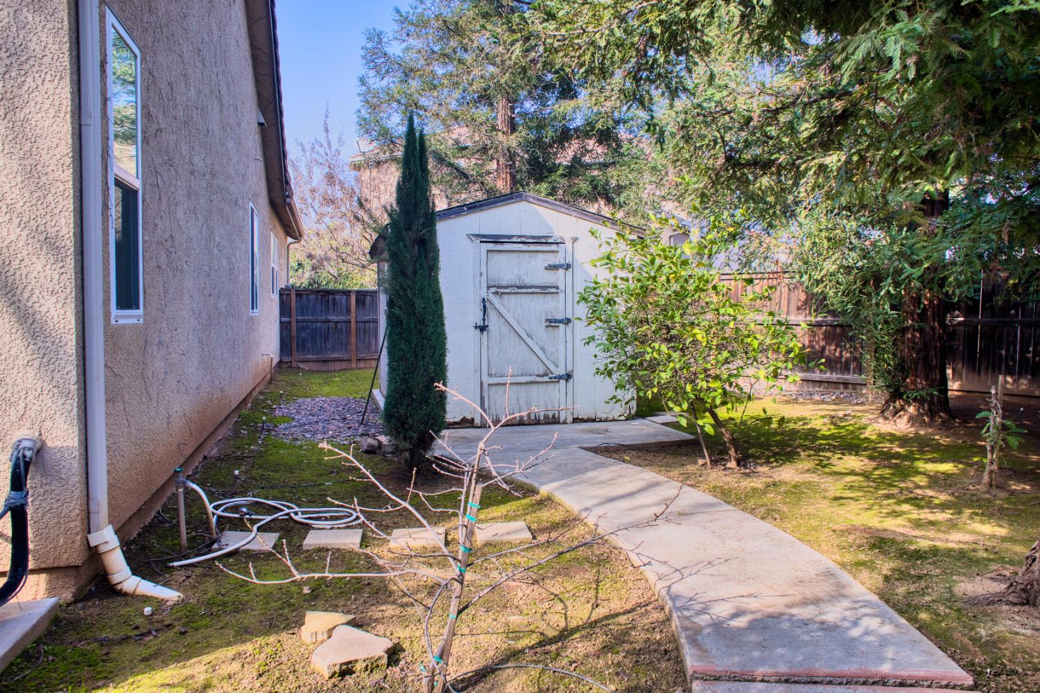 6009 W Goux Ave, Fresno, CA 93722