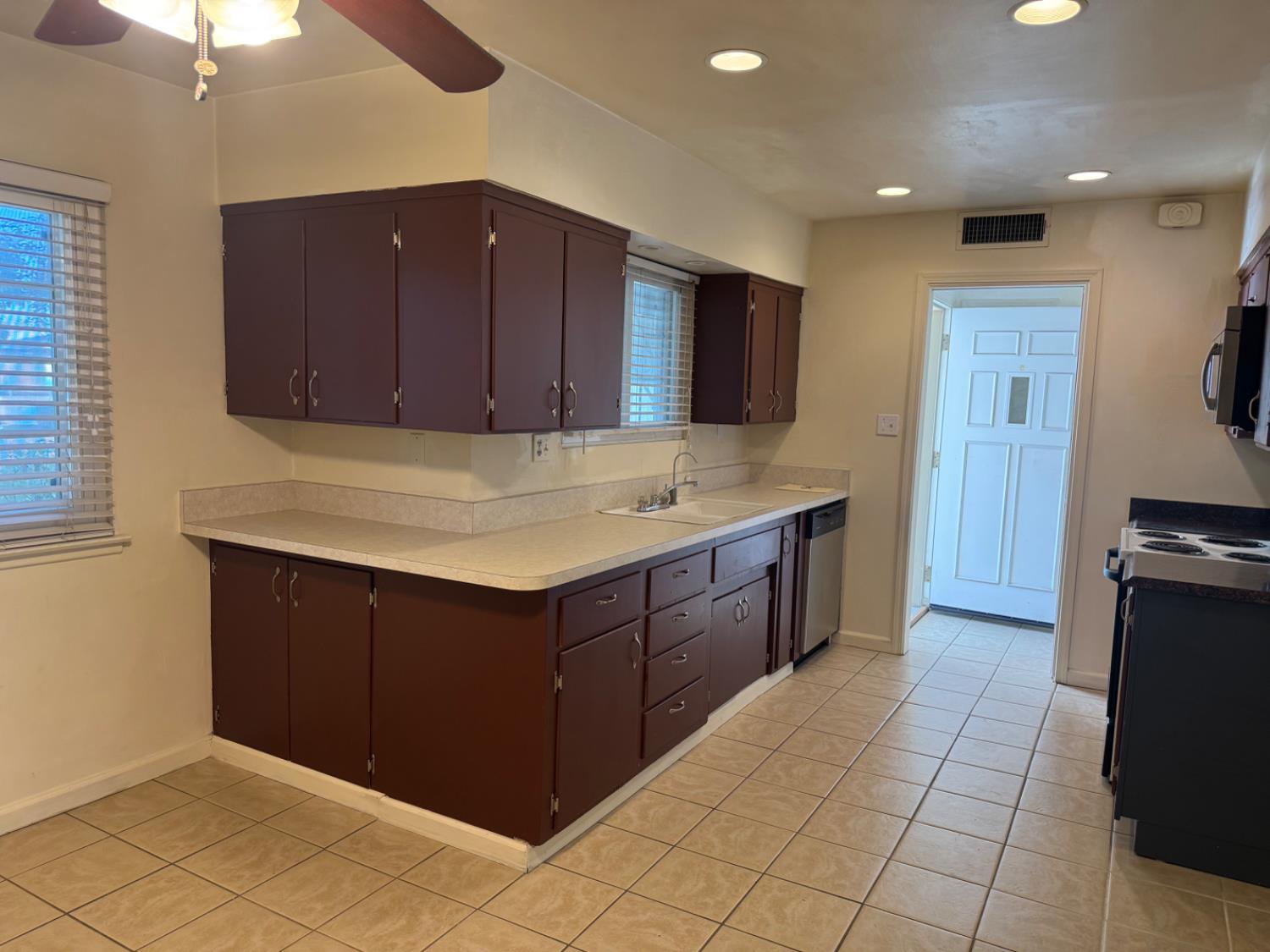 4656 N 5Th St, Fresno, CA 93726