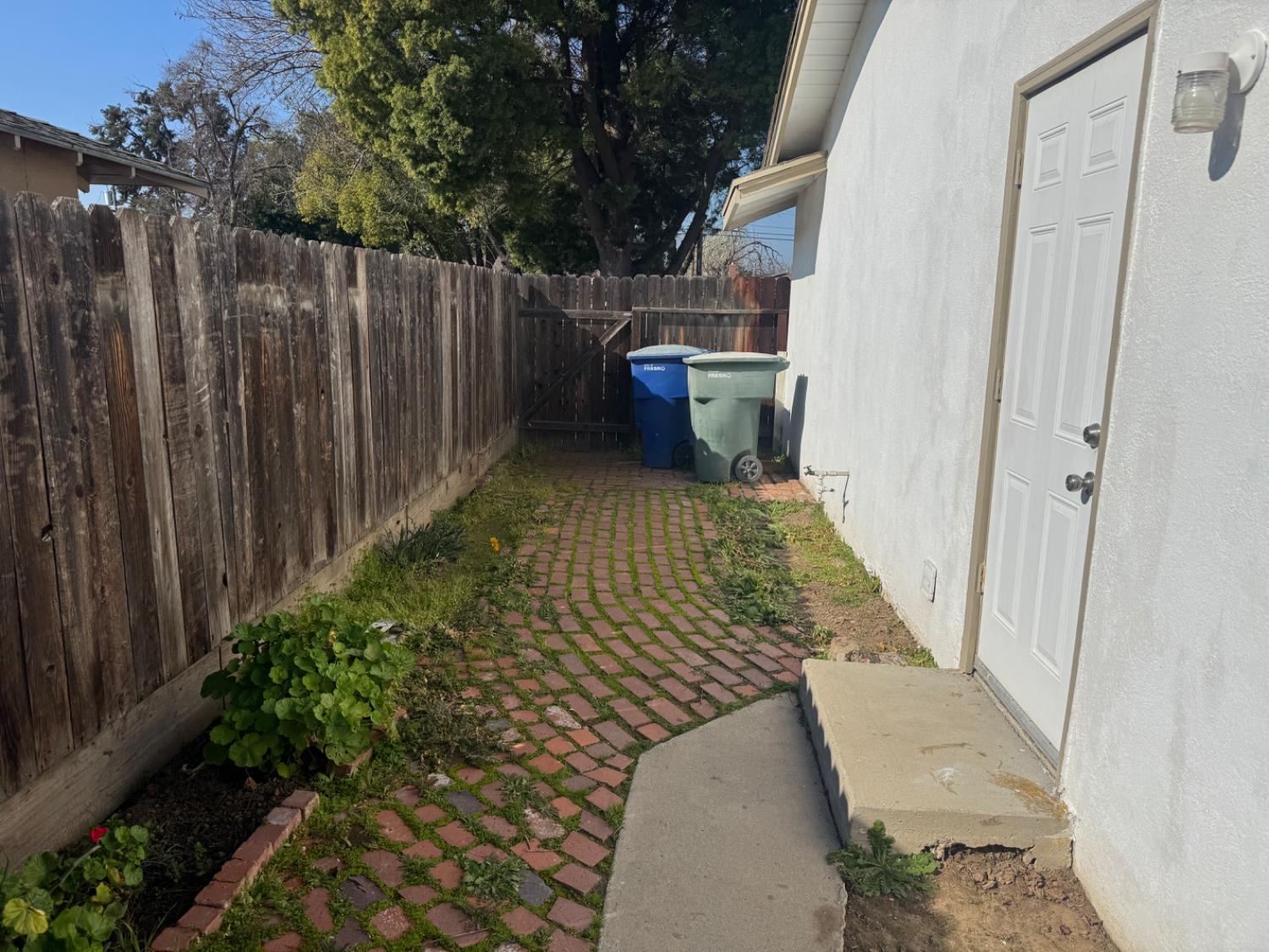 4656 N 5Th St, Fresno, CA 93726