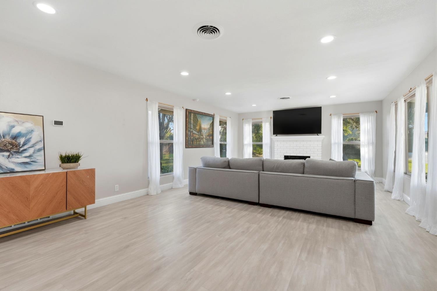 610 W Barstow, Fresno, CA 93704