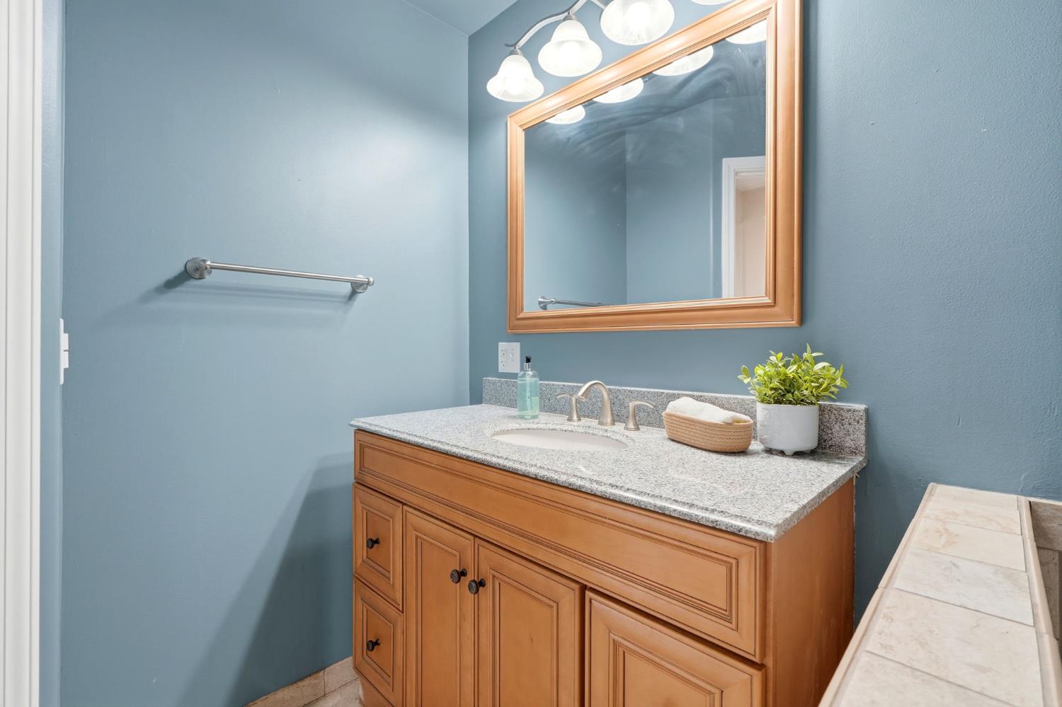 610 W Barstow, Fresno, CA 93704