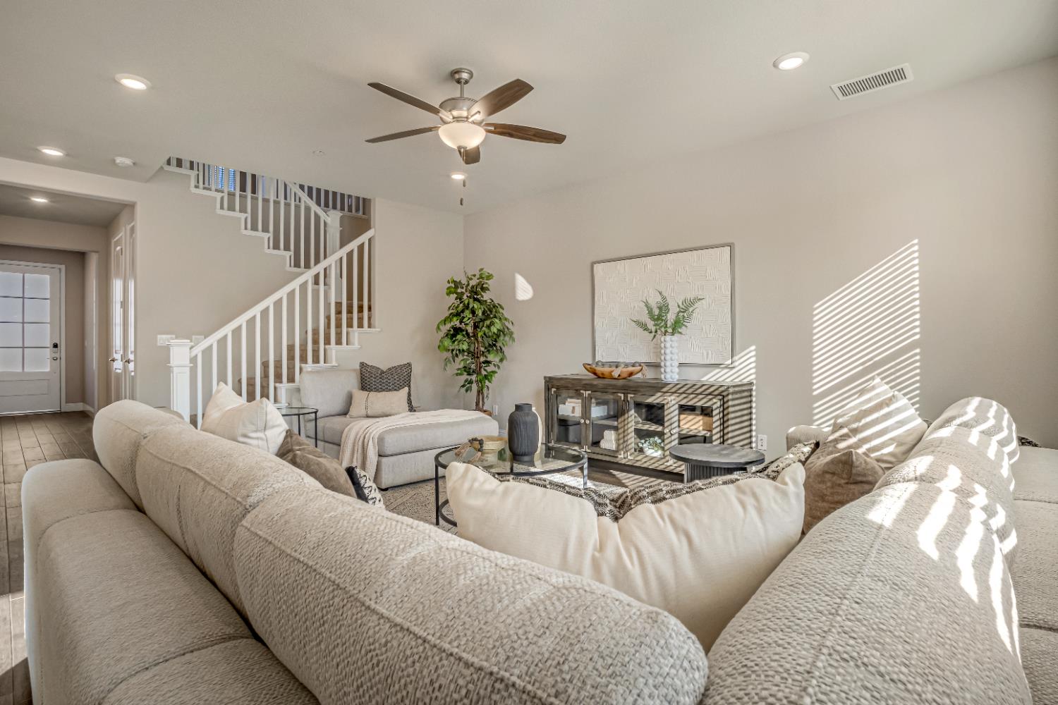 2944 Vermont Ave, Clovis, CA 93619