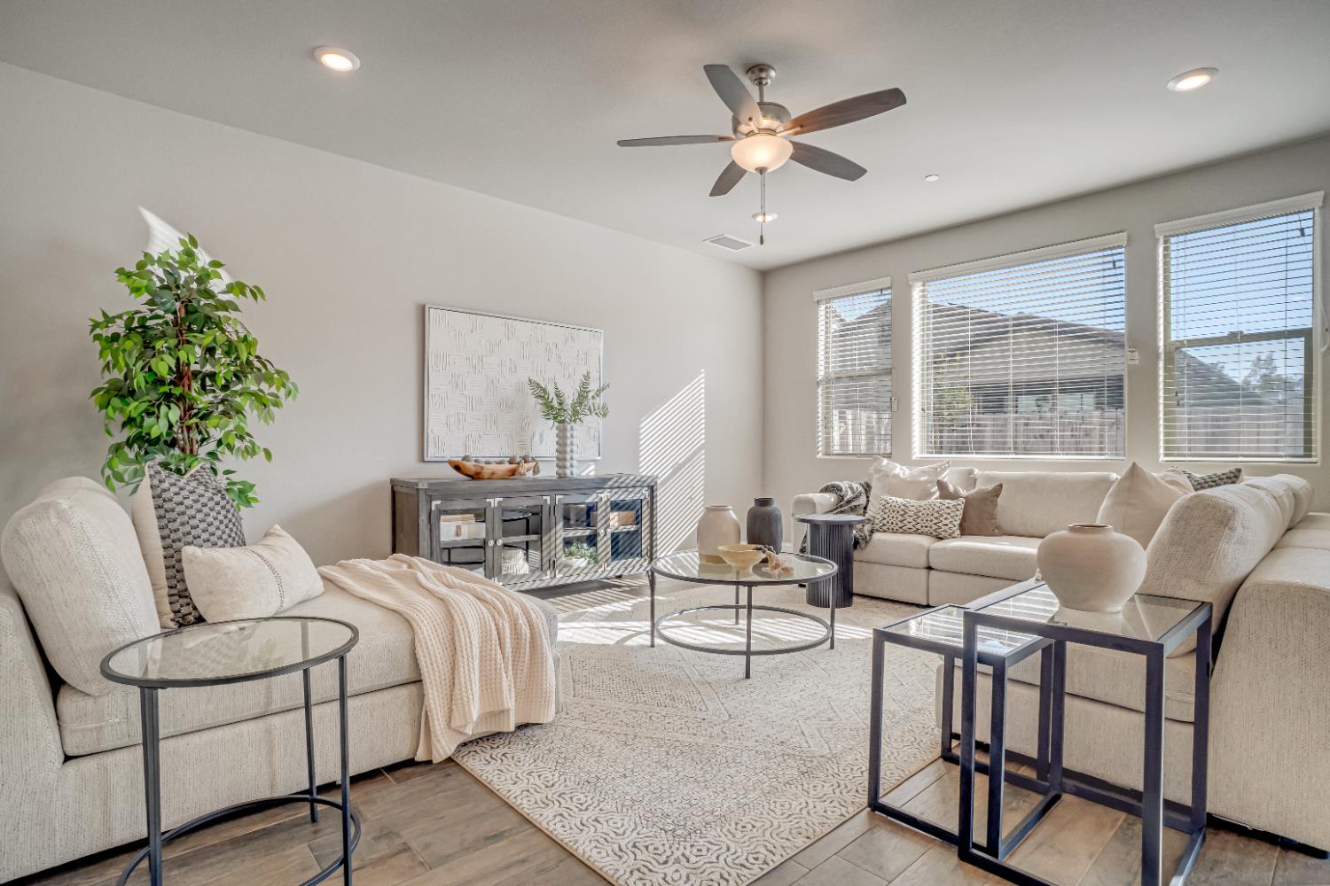 2944 Vermont Ave, Clovis, CA 93619