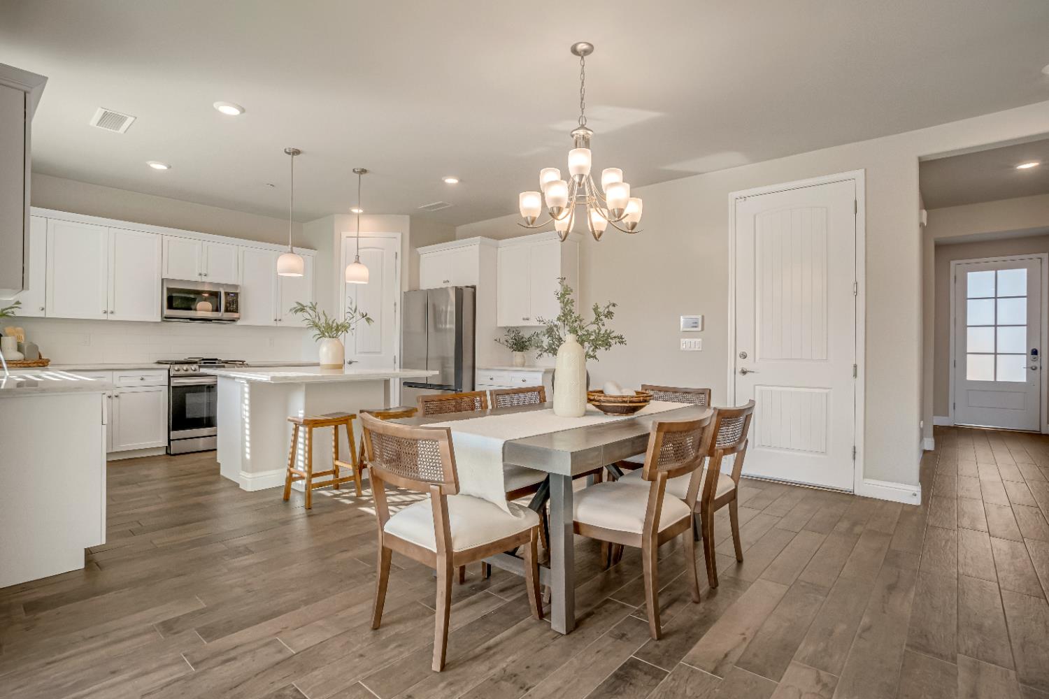 2944 Vermont Ave, Clovis, CA 93619