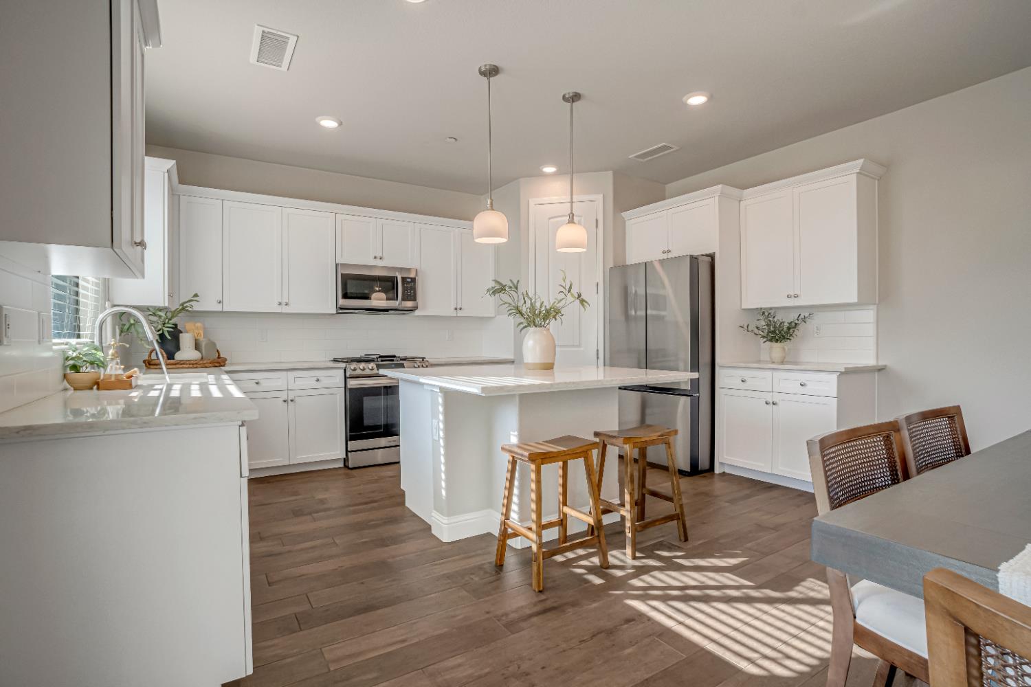 2944 Vermont Ave, Clovis, CA 93619