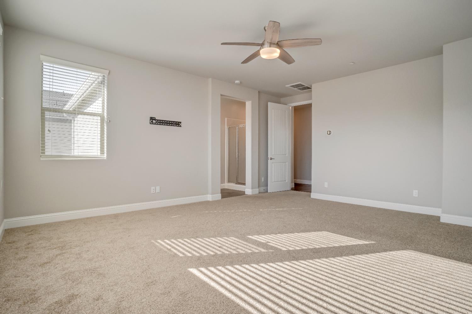 2944 Vermont Ave, Clovis, CA 93619