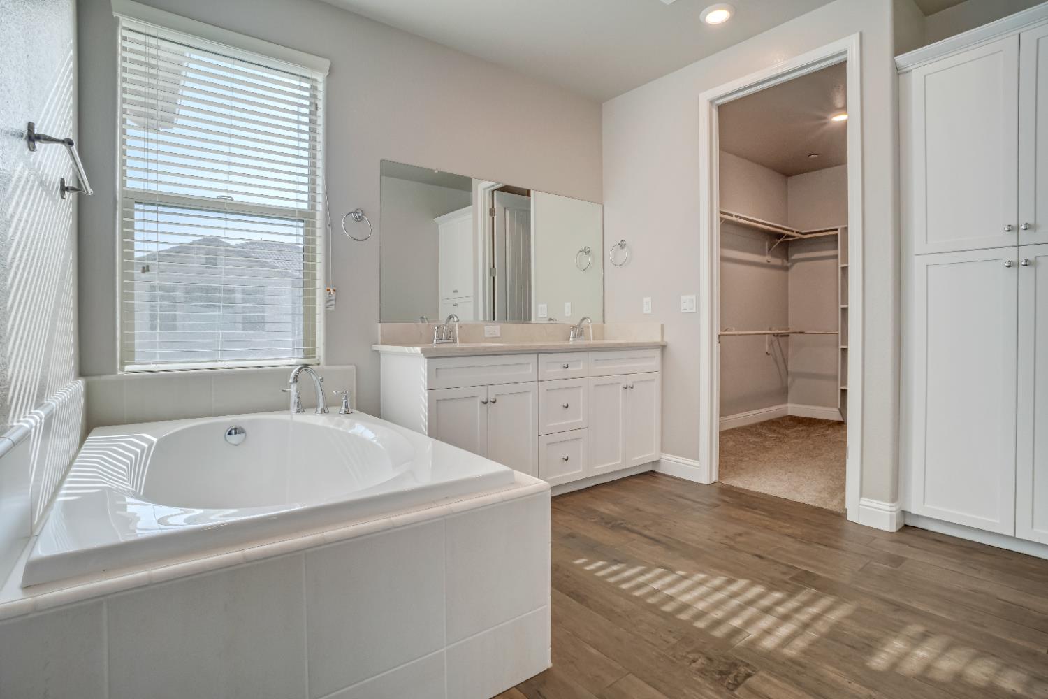 2944 Vermont Ave, Clovis, CA 93619