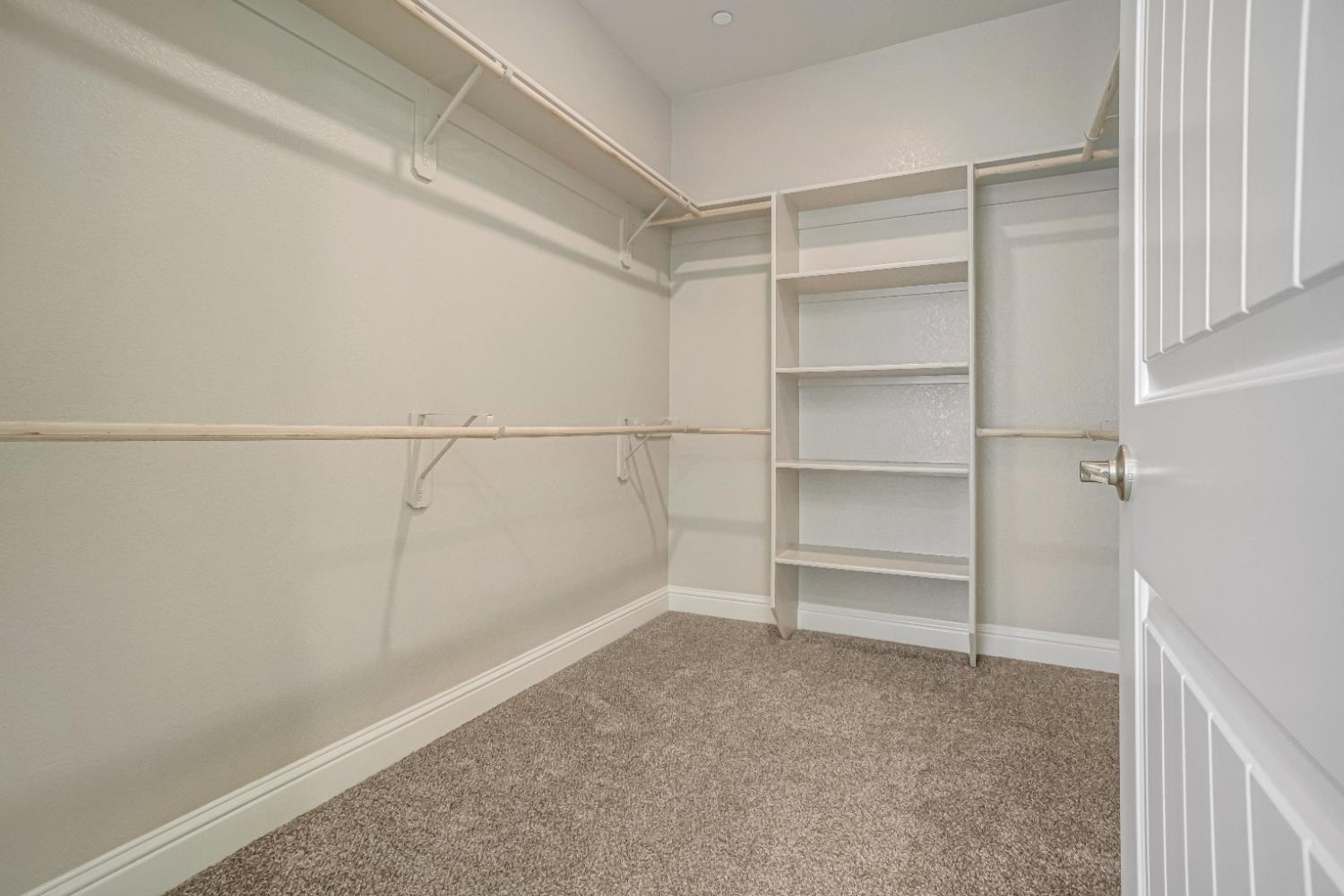 2944 Vermont Ave, Clovis, CA 93619