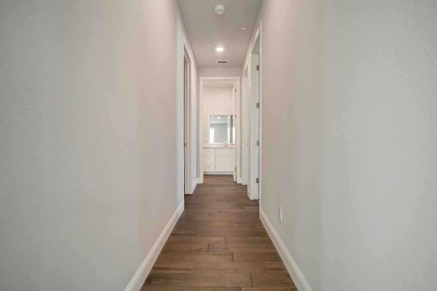 2944 Vermont Ave, Clovis, CA 93619