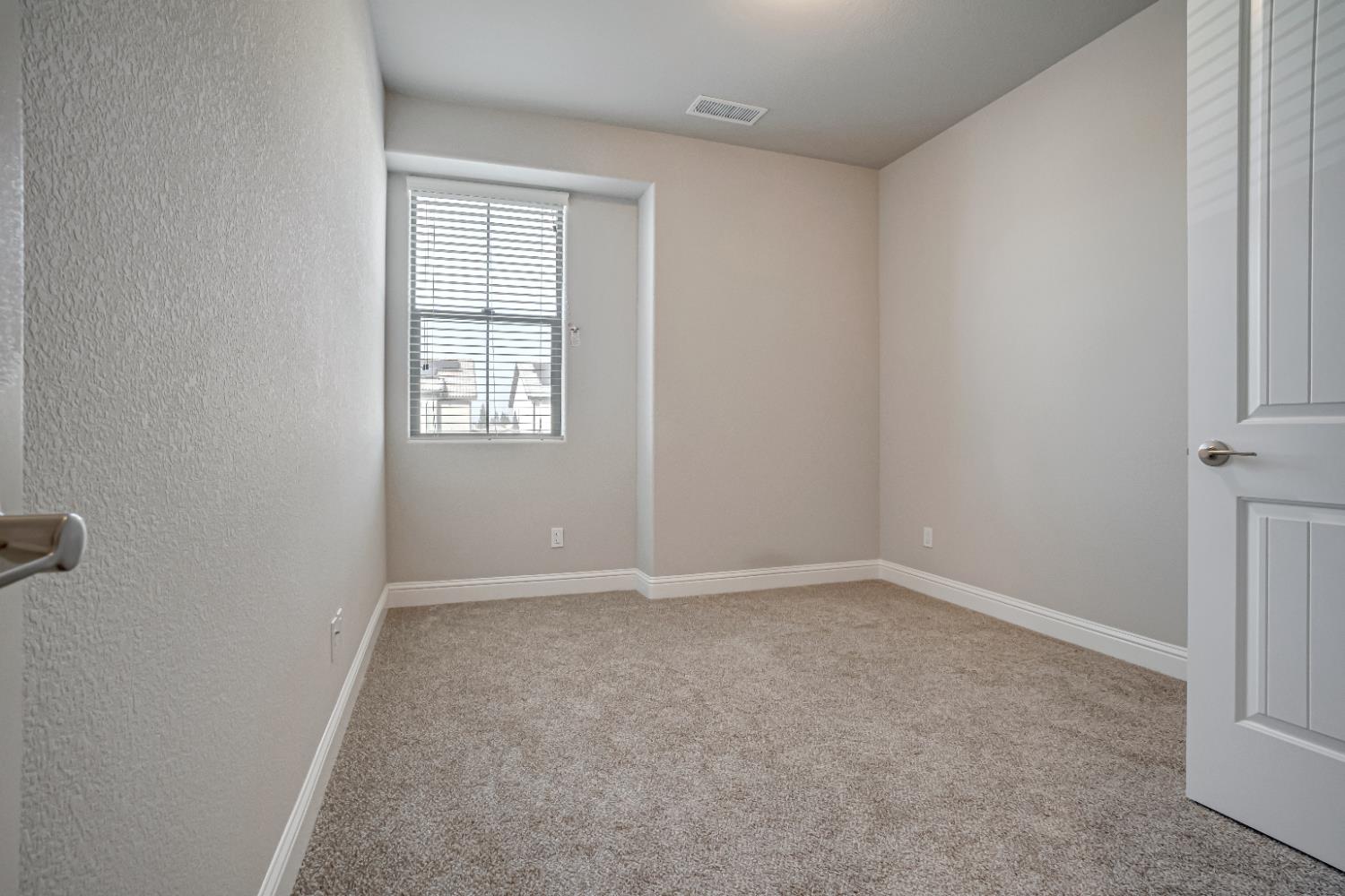 2944 Vermont Ave, Clovis, CA 93619