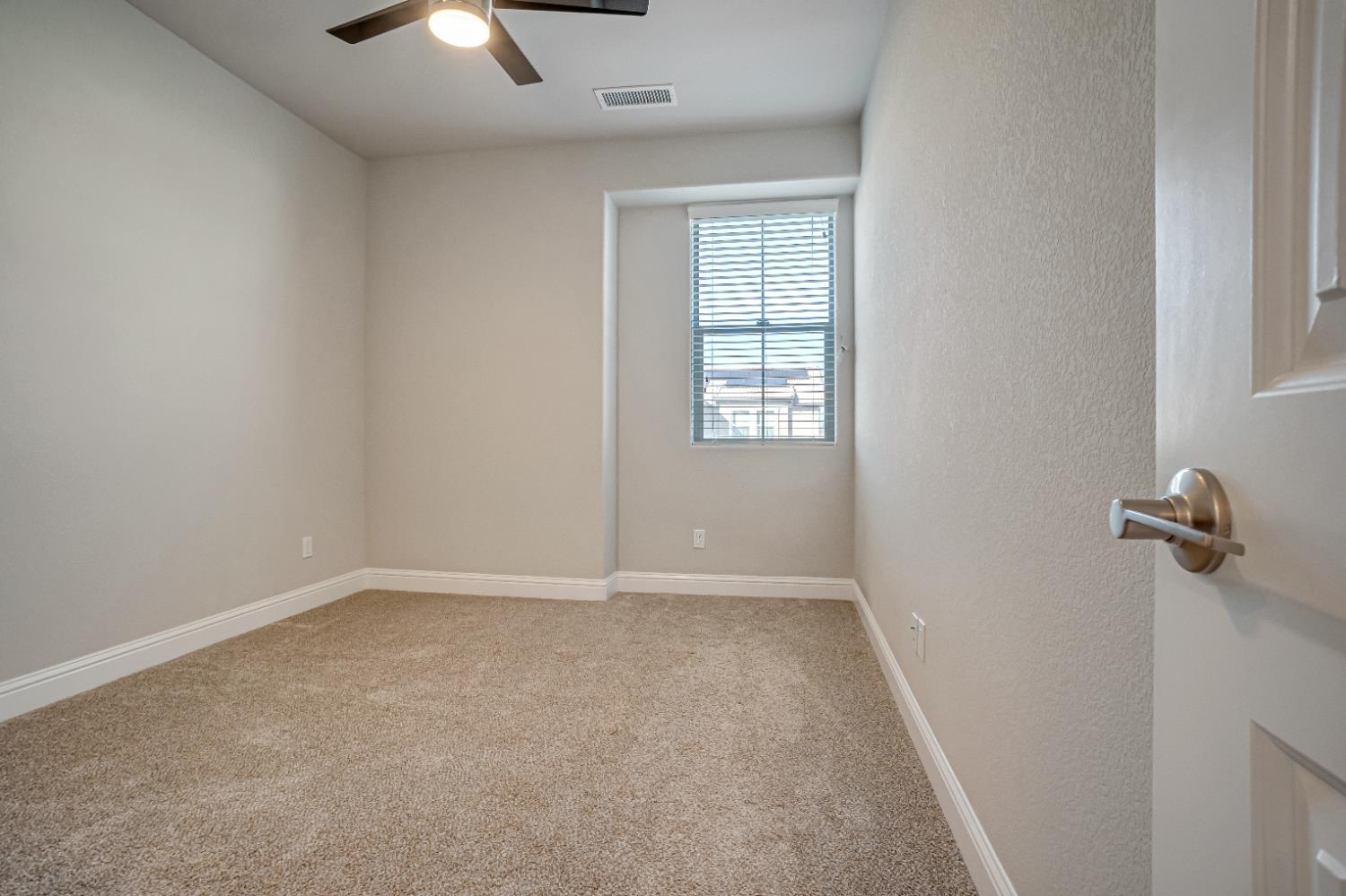 2944 Vermont Ave, Clovis, CA 93619