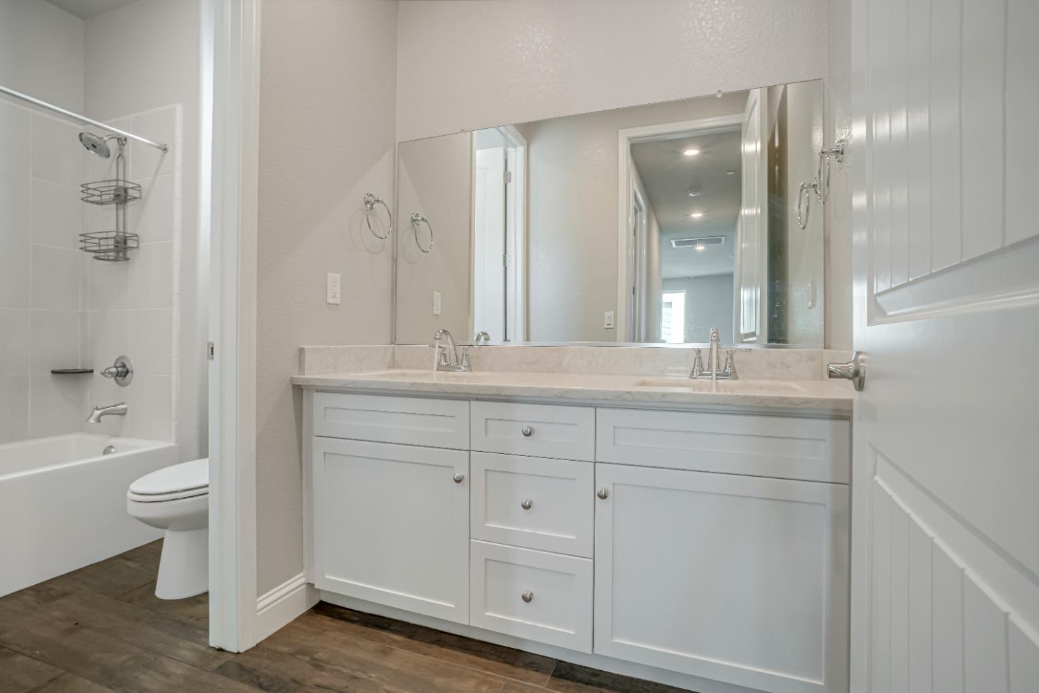 2944 Vermont Ave, Clovis, CA 93619