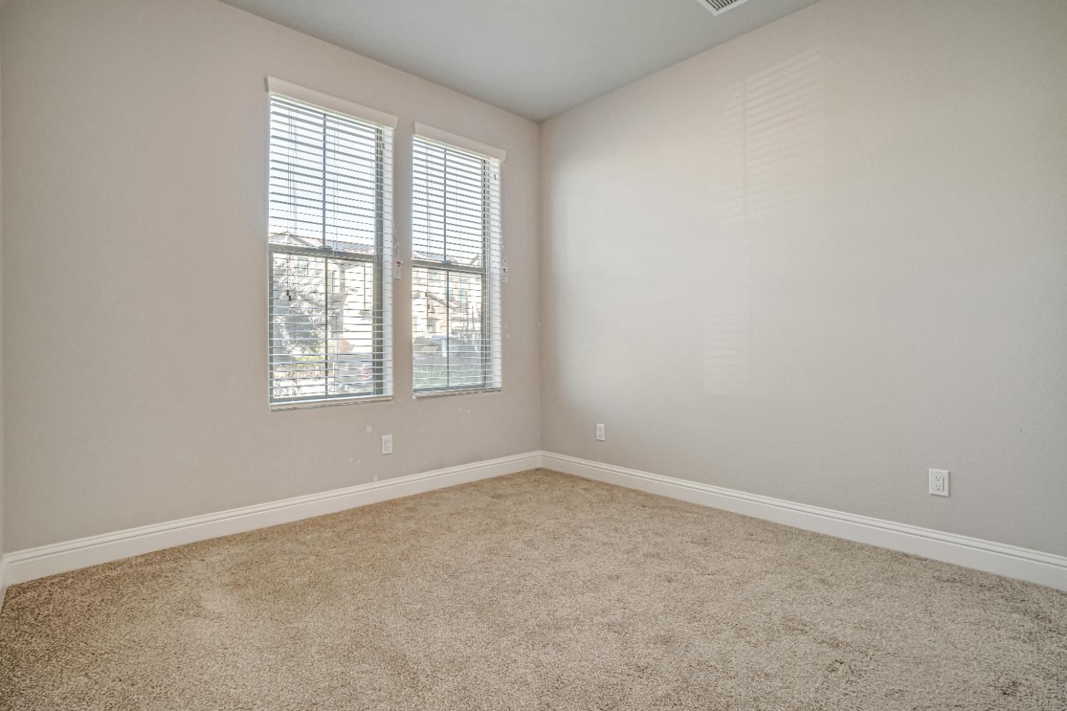 2944 Vermont Ave, Clovis, CA 93619