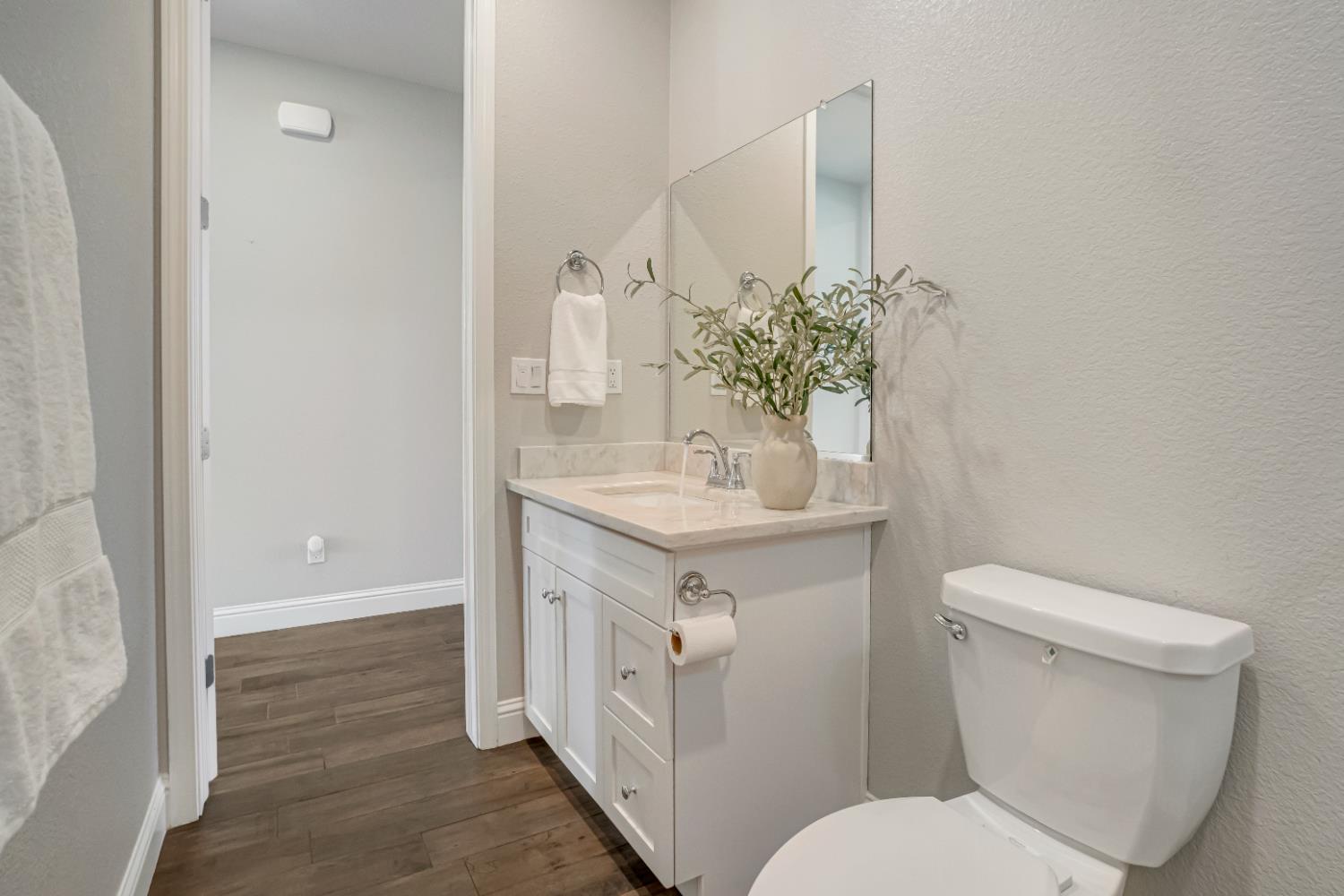 2944 Vermont Ave, Clovis, CA 93619