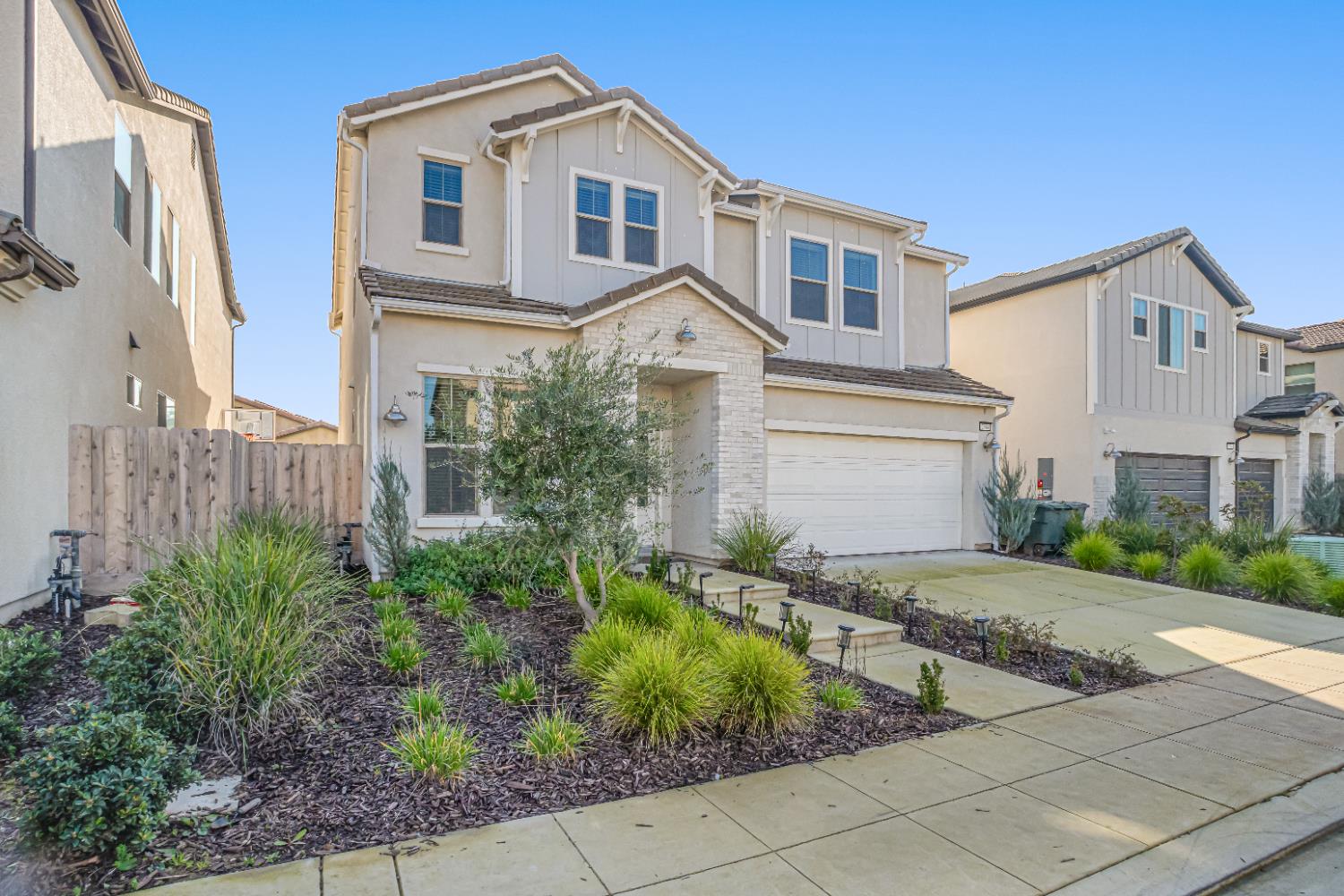 2944 Vermont Ave, Clovis, CA 93619