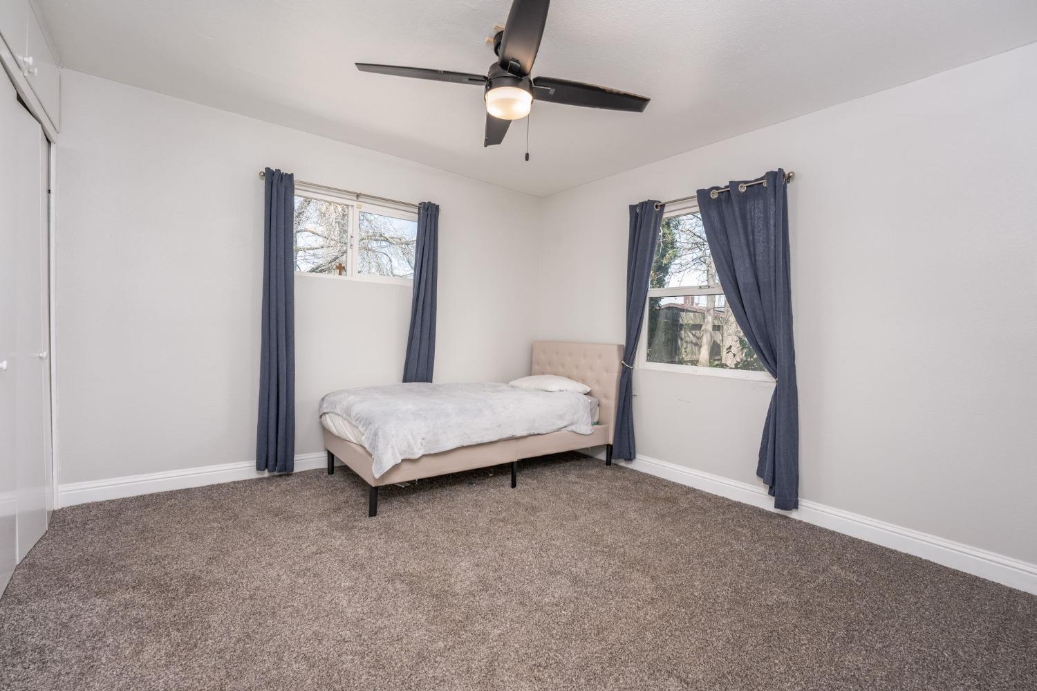 122 E Calimyrna Ave, Fresno, CA 93710