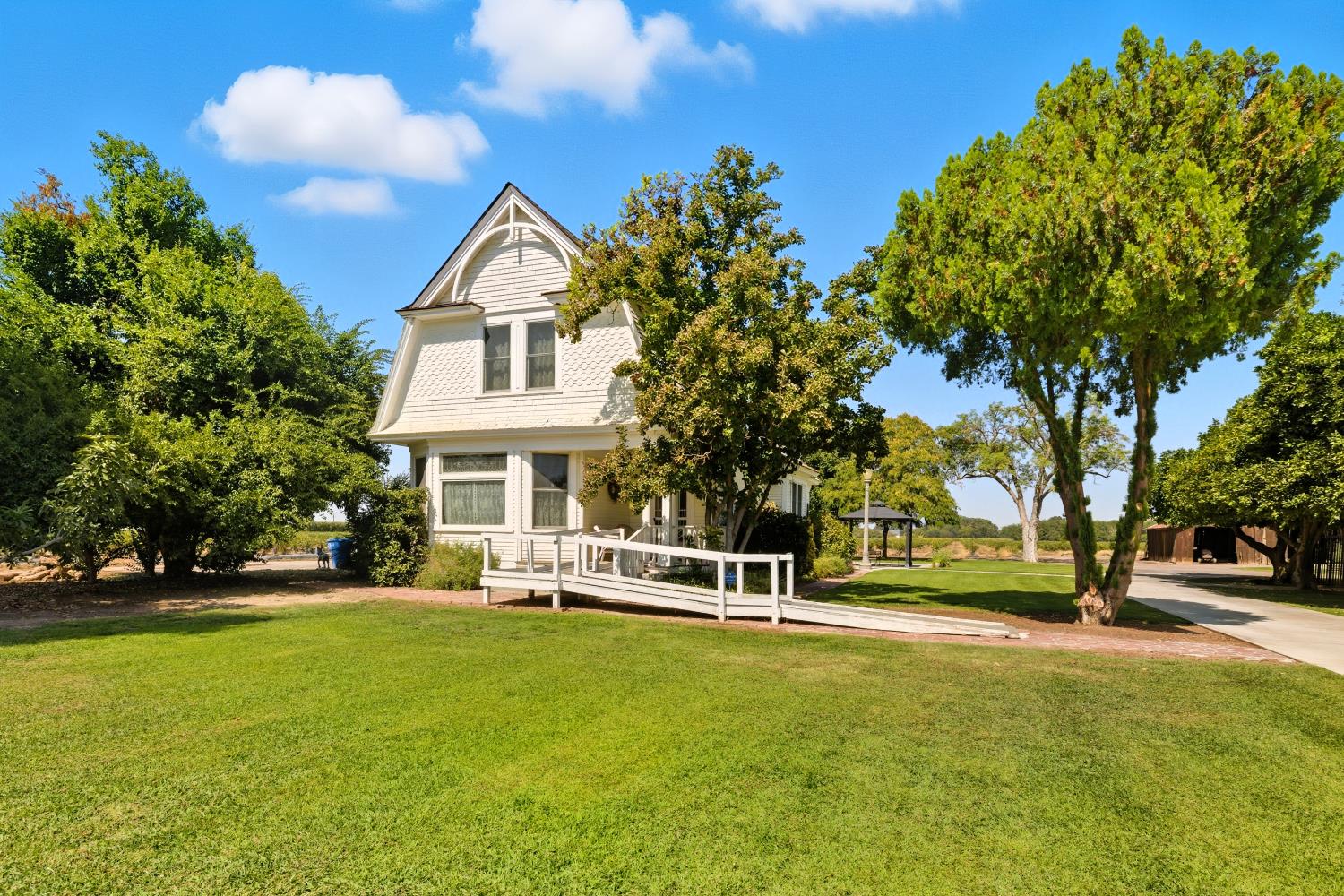 14192 E Kamm, Kingsburg, CA 93631