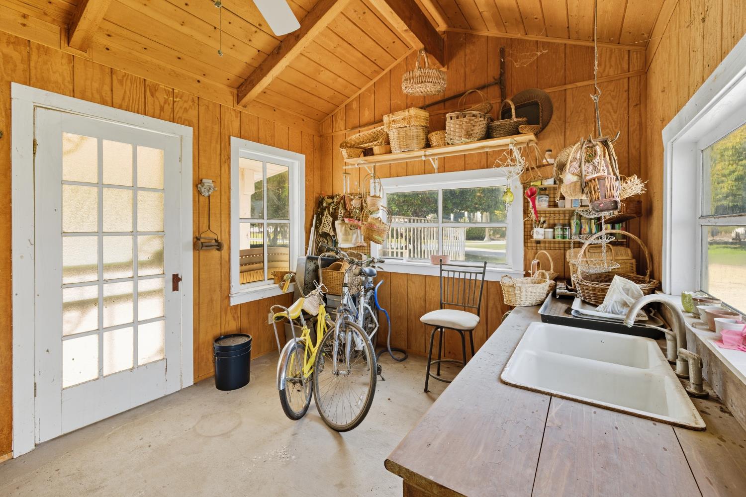 14192 E Kamm, Kingsburg, CA 93631