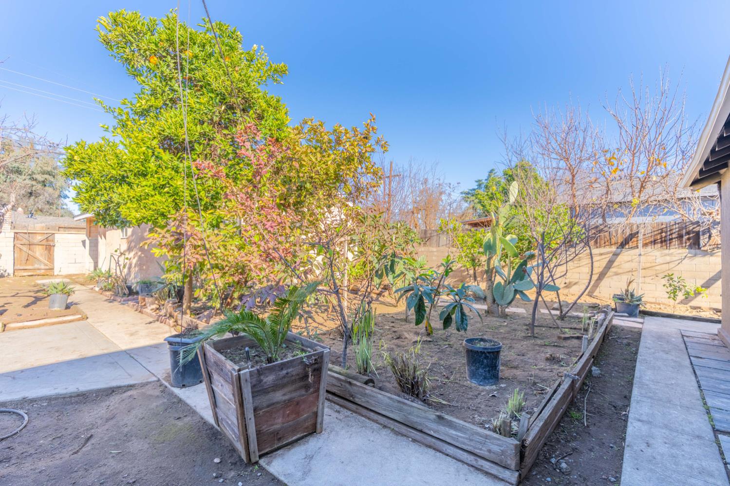 3623 E Lamona, Fresno, CA 93703