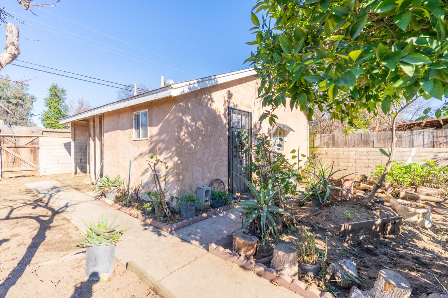 3623 E Lamona, Fresno, CA 93703