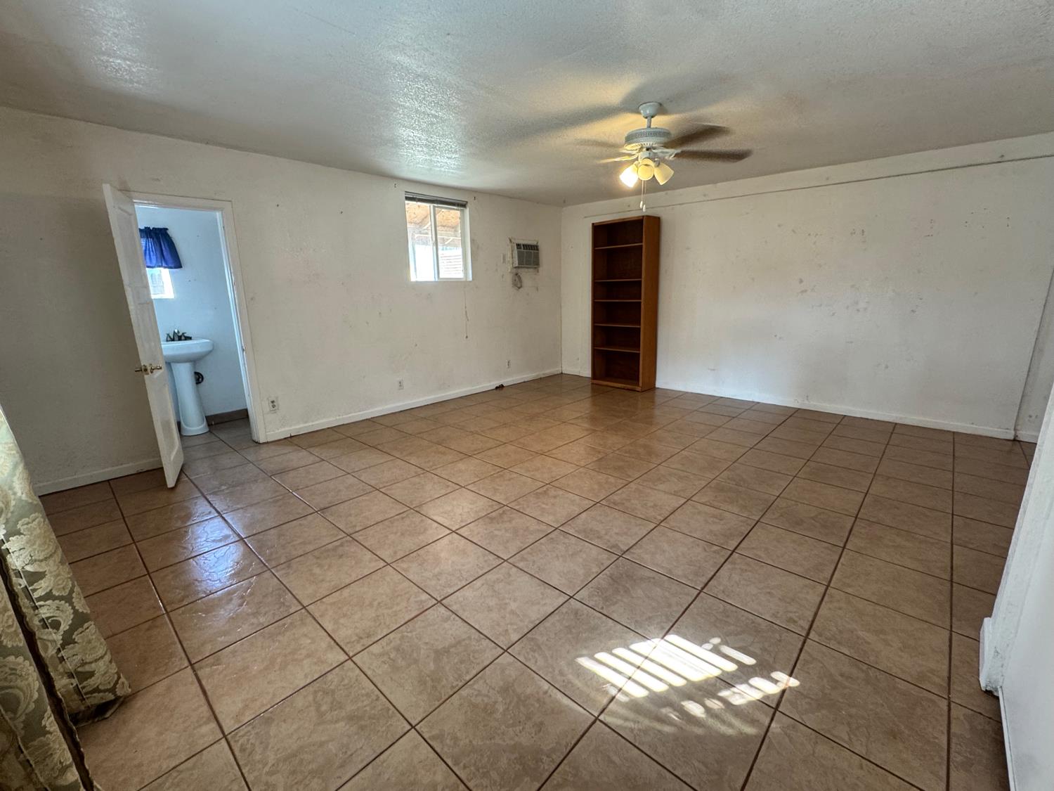 3623 E Lamona, Fresno, CA 93703