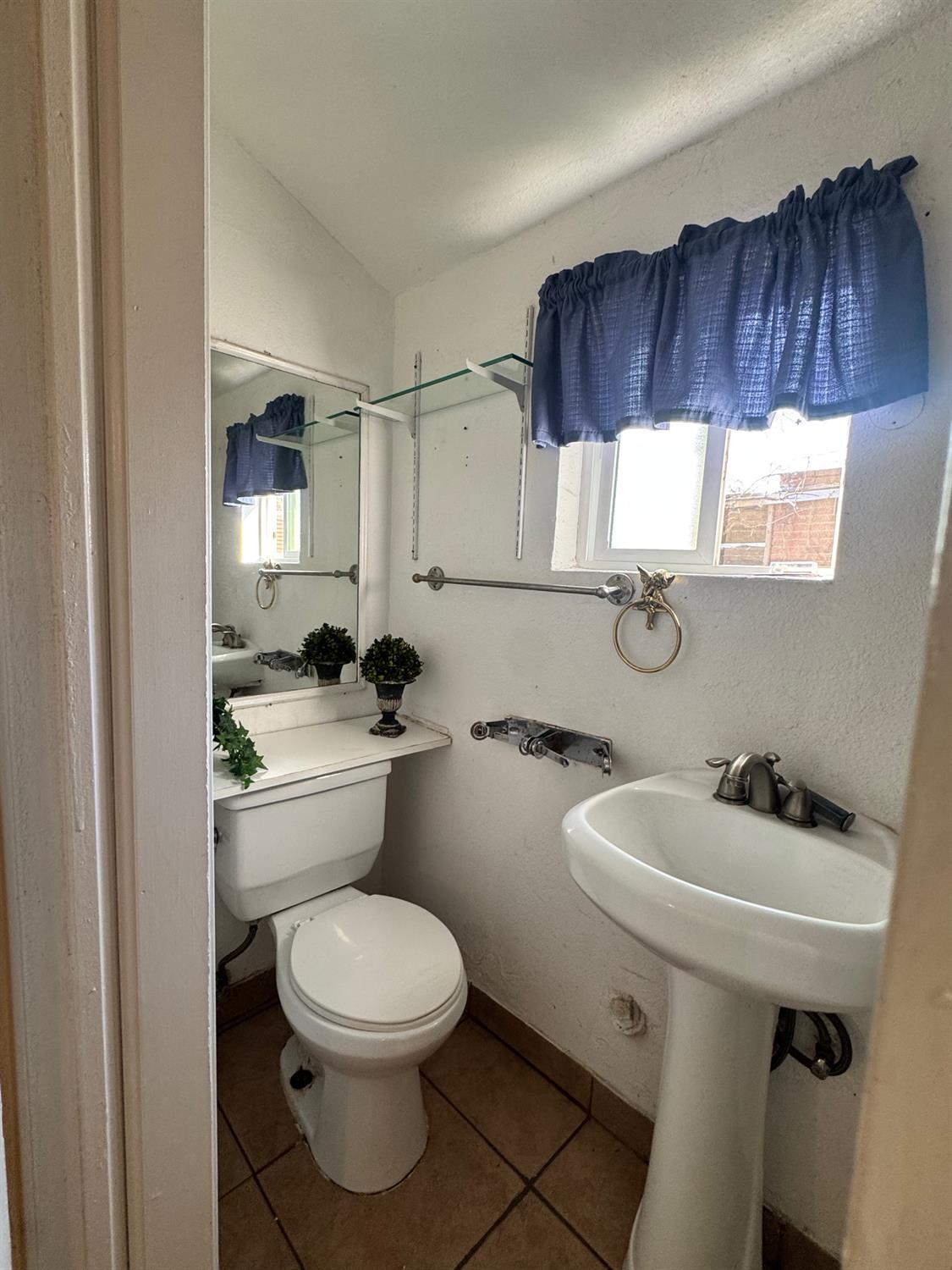 3623 E Lamona, Fresno, CA 93703