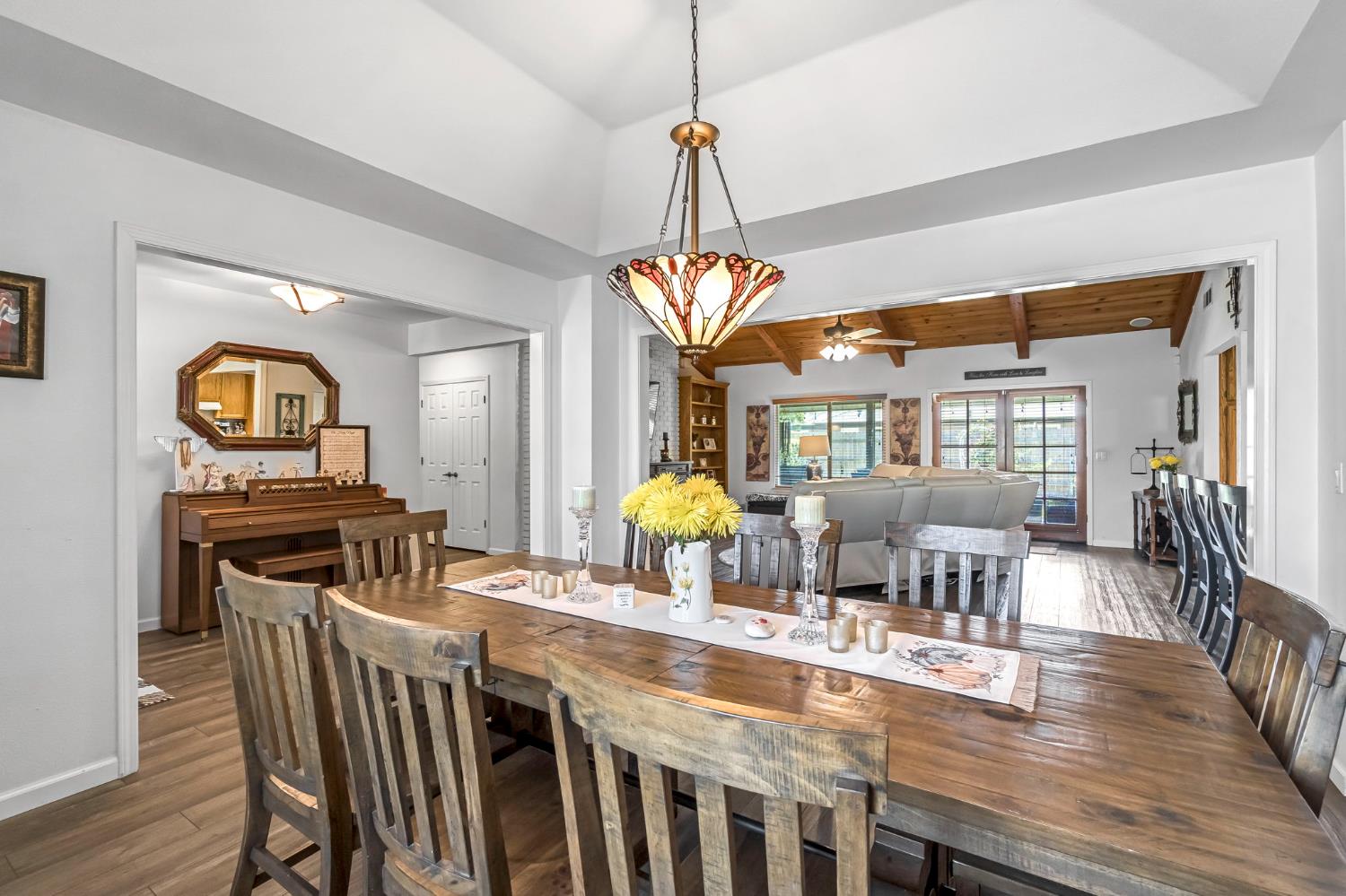 1405 Lincoln Ln, Lemoore, CA 93245