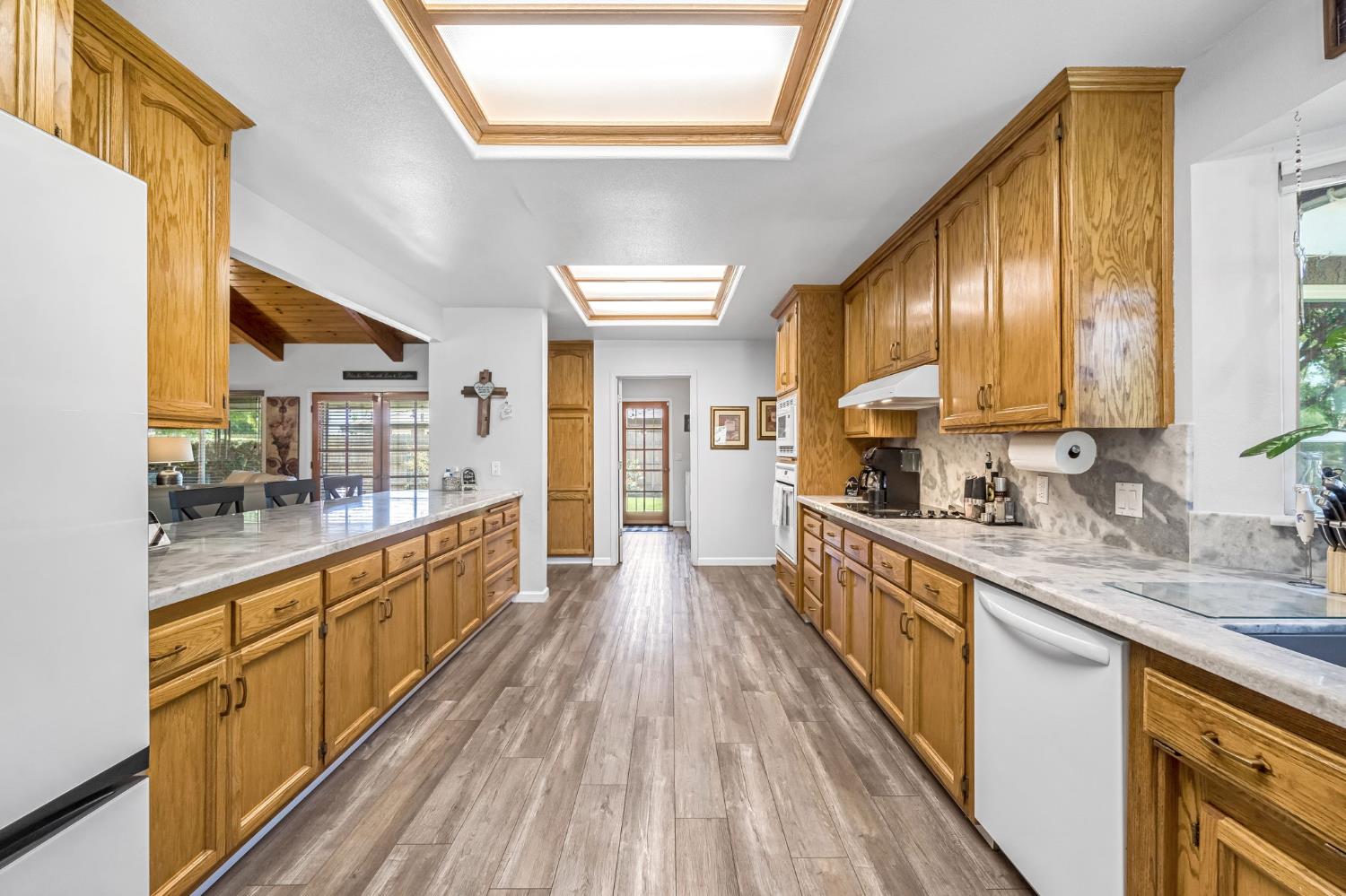 1405 Lincoln Ln, Lemoore, CA 93245