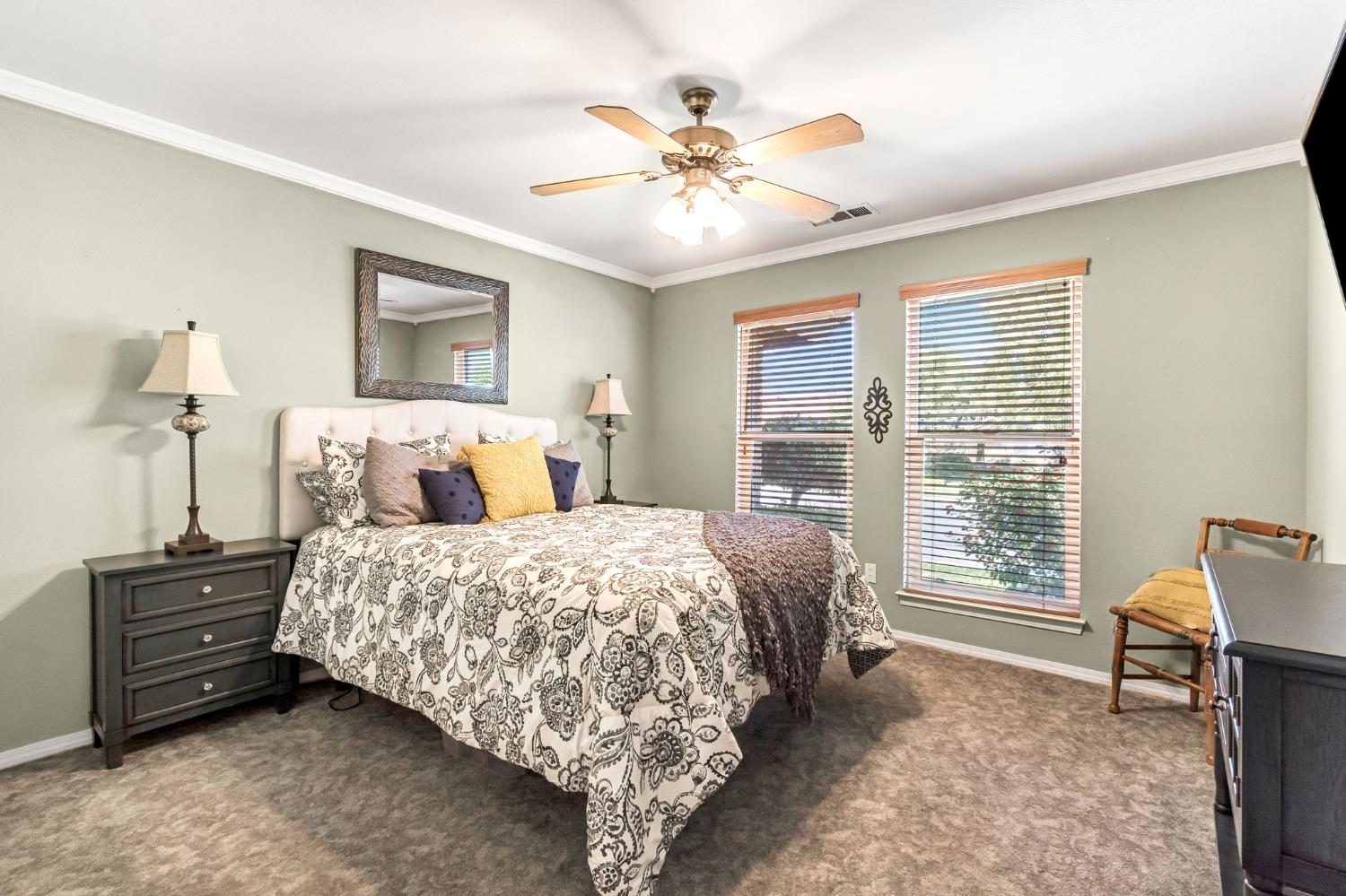 1405 Lincoln Ln, Lemoore, CA 93245