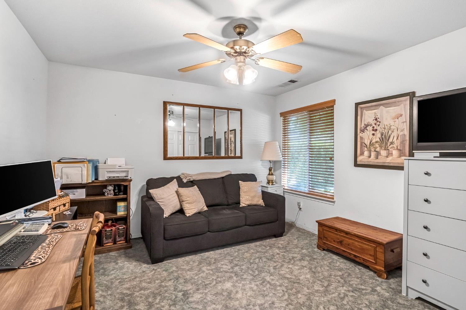 1405 Lincoln Ln, Lemoore, CA 93245