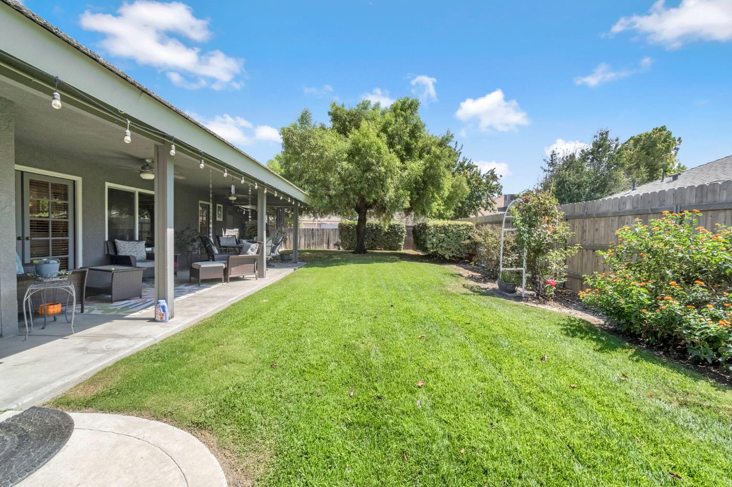 1405 Lincoln Ln, Lemoore, CA 93245