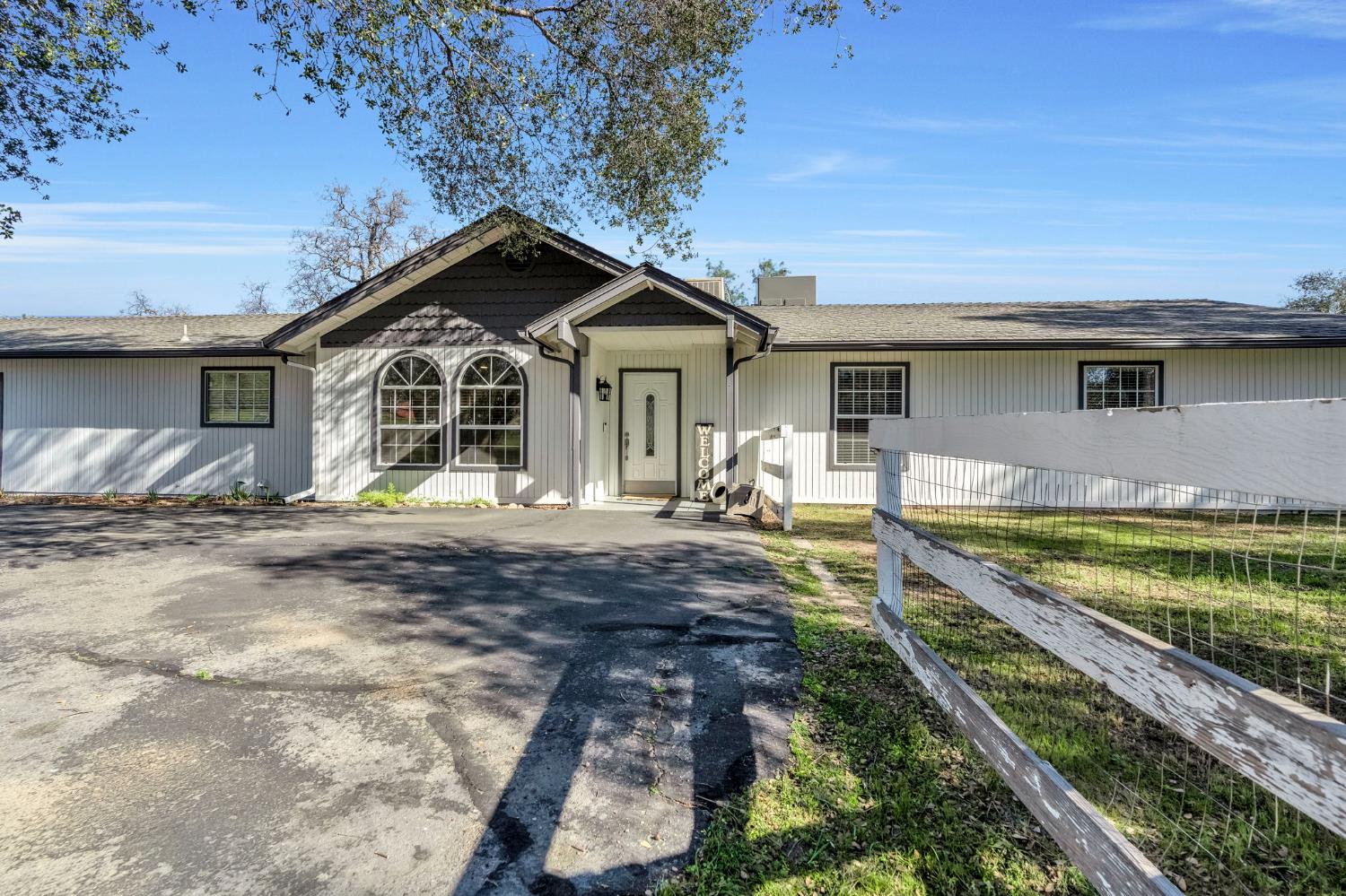 30535 Titan Dr, Coarsegold, CA 93614