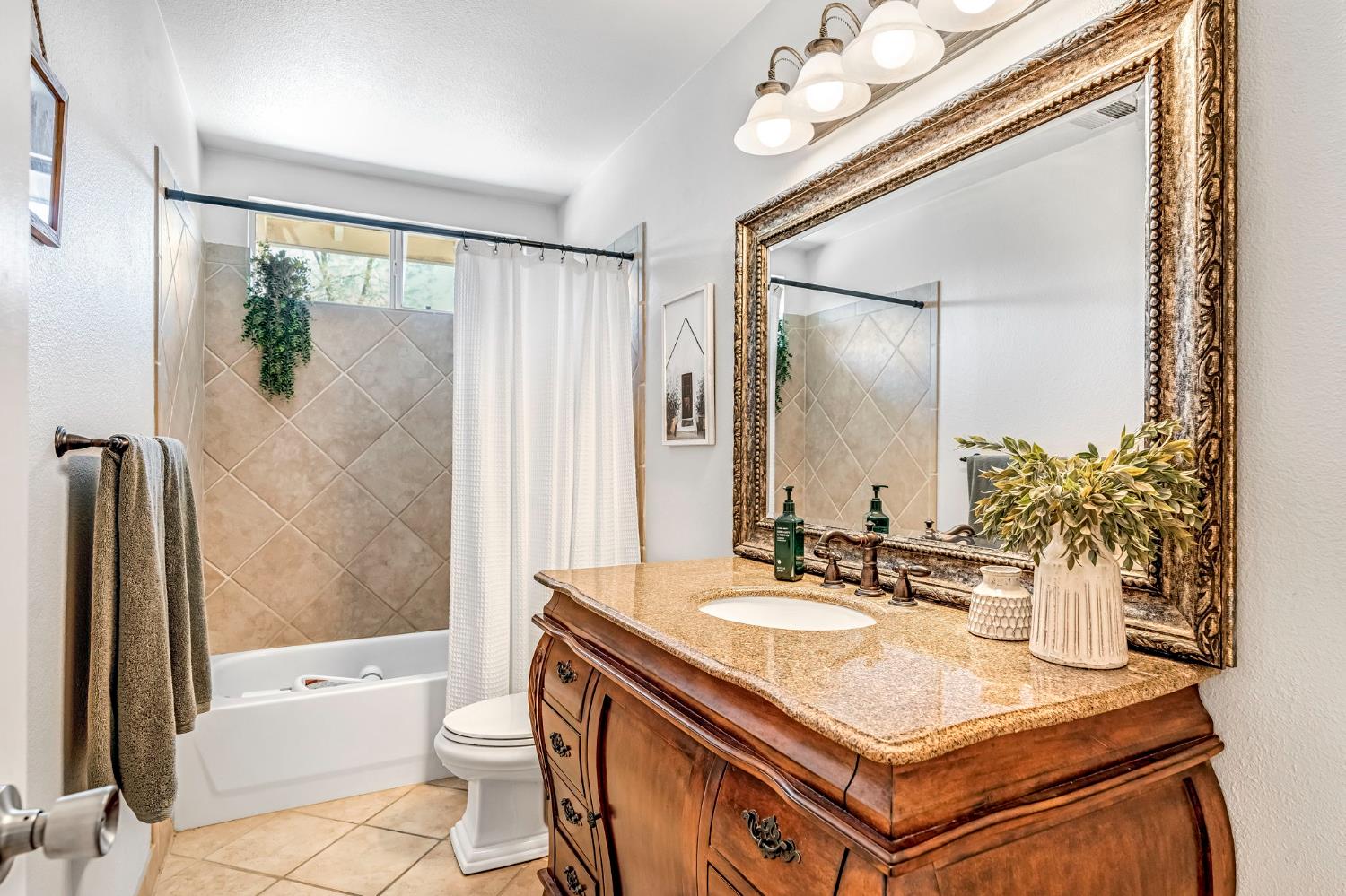 30535 Titan Dr, Coarsegold, CA 93614