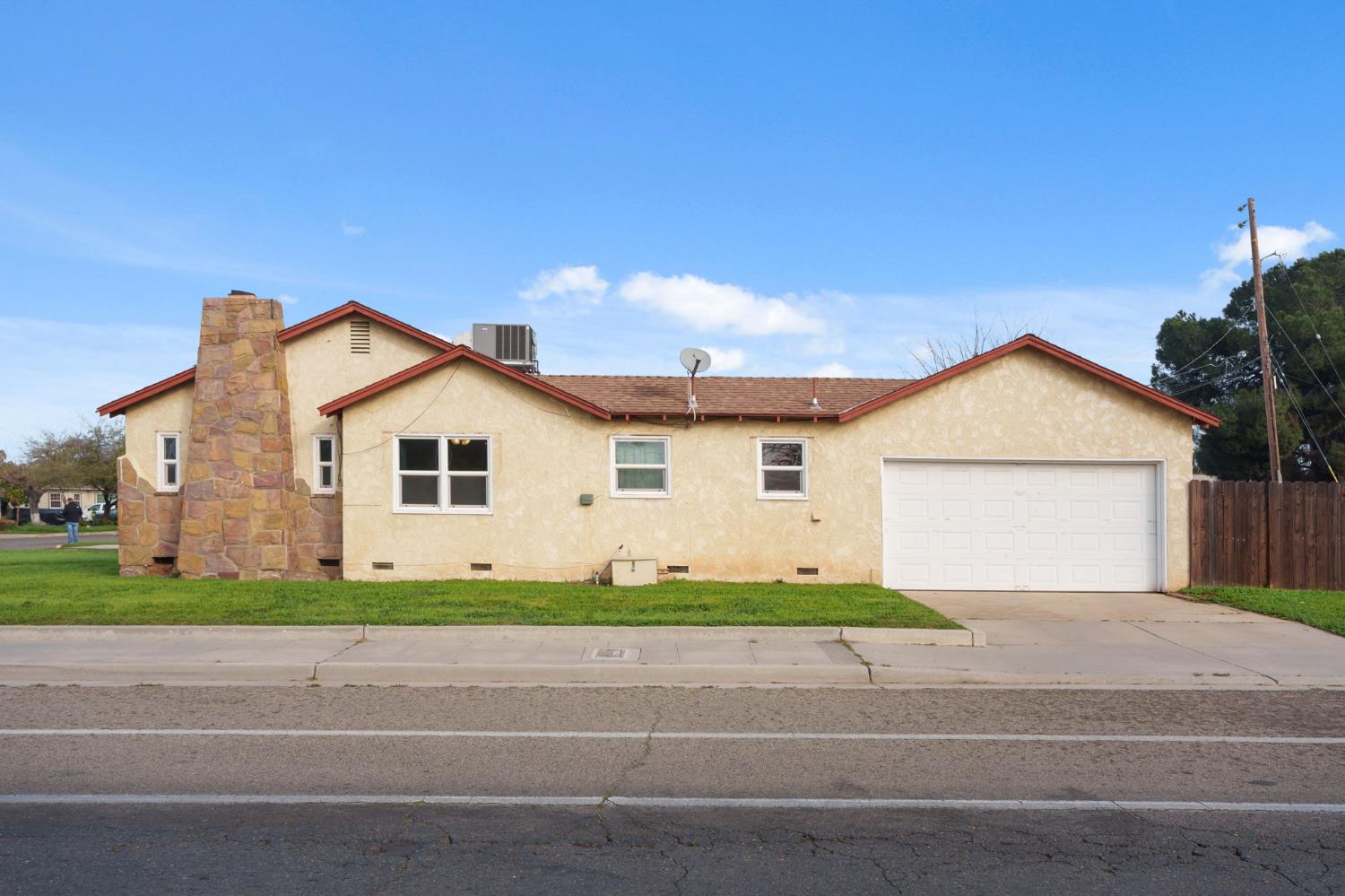 1101 Nebraska Ave, Madera, CA 93638