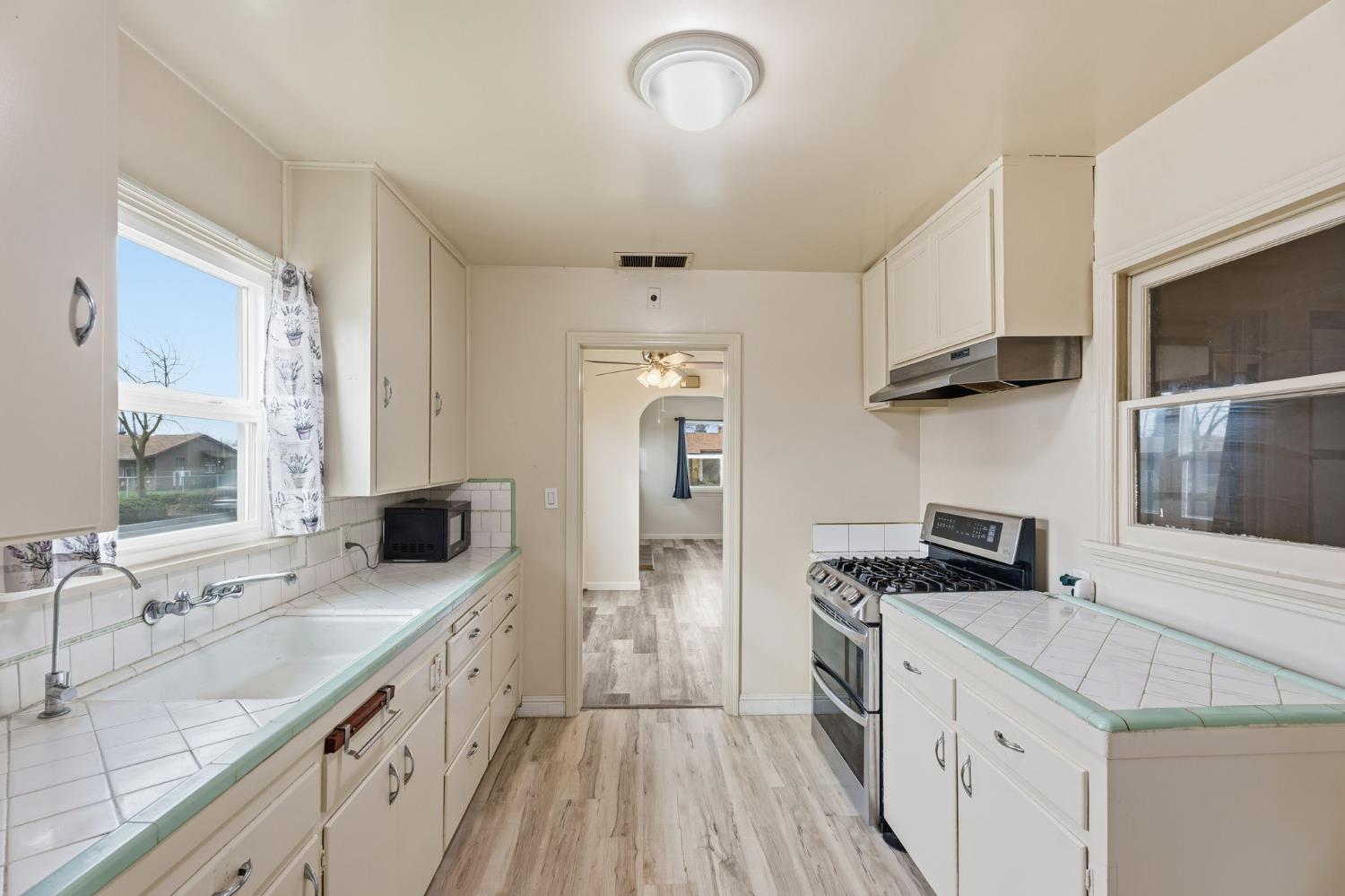 1101 Nebraska Ave, Madera, CA 93638