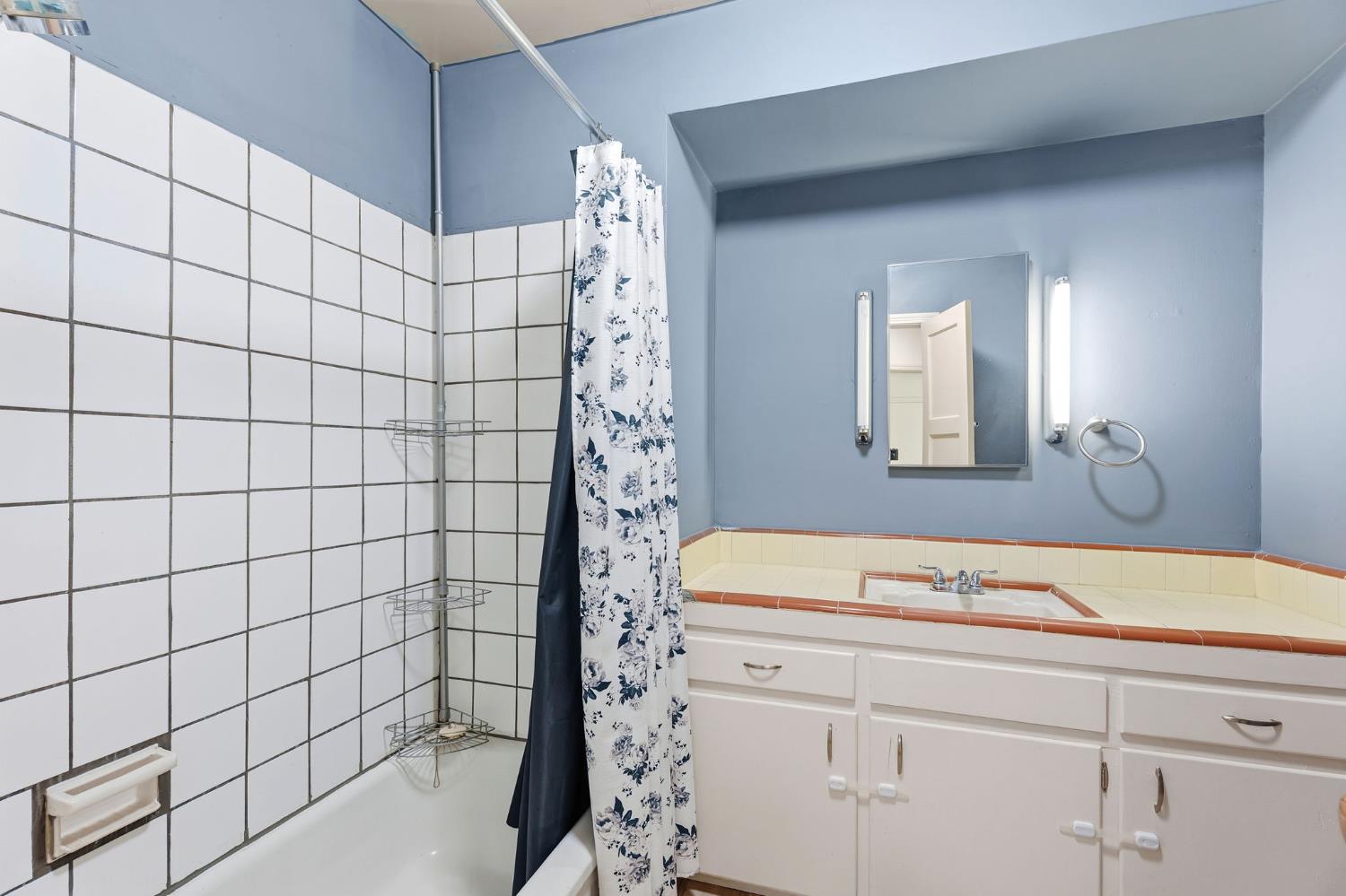 1101 Nebraska Ave, Madera, CA 93638