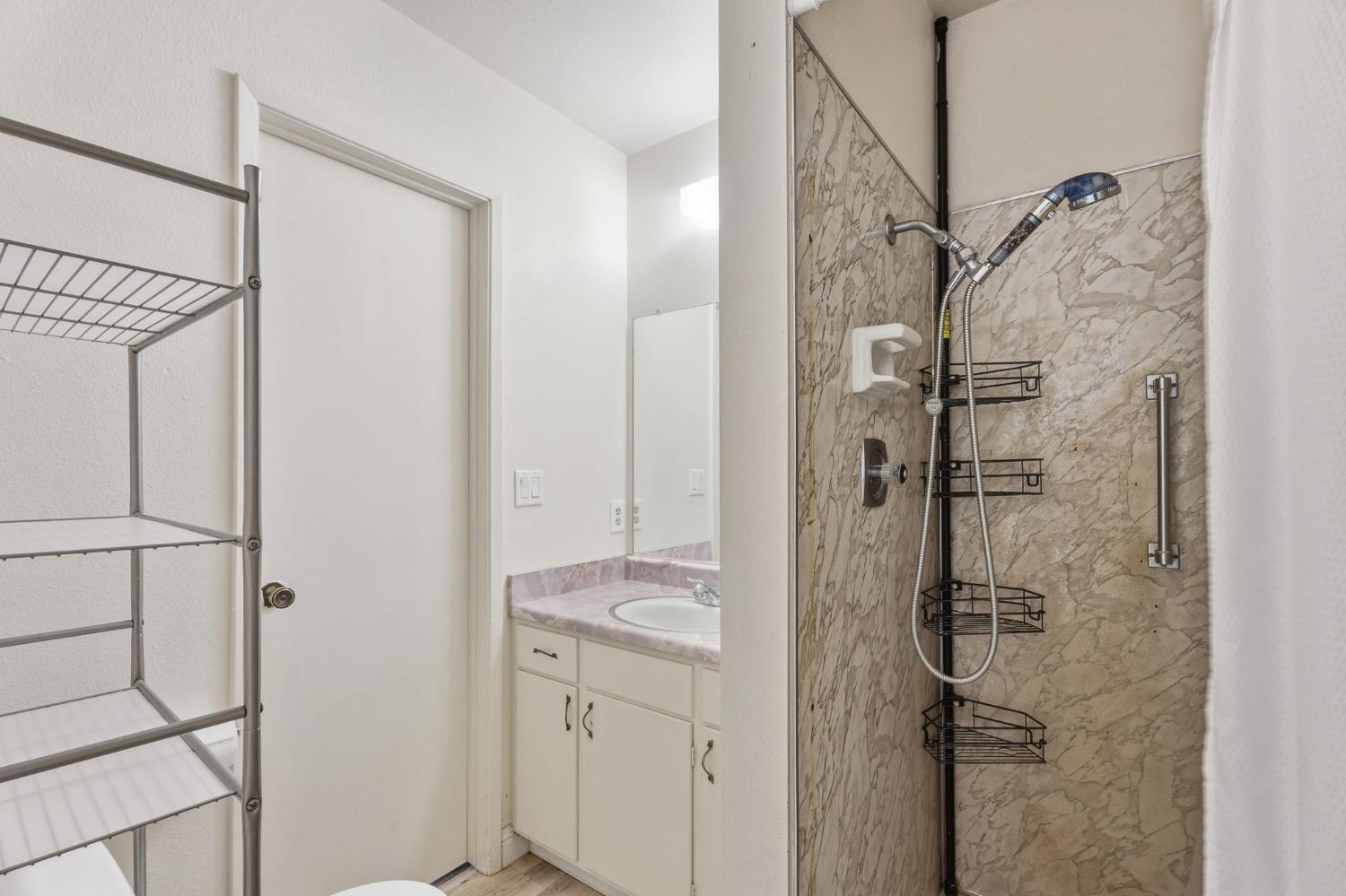 1101 Nebraska Ave, Madera, CA 93638