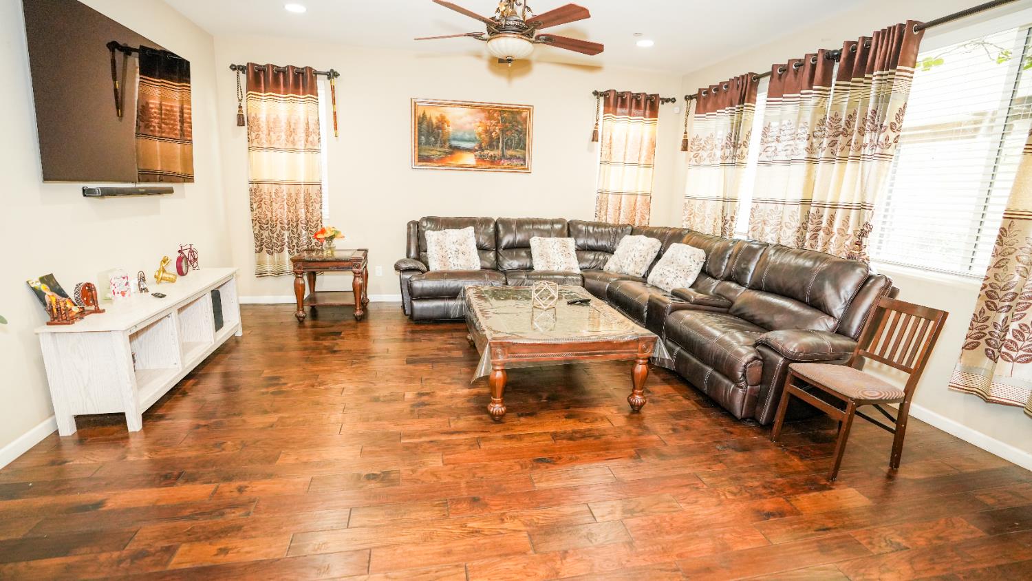 5922 E Fancher Creek Dr, Fresno, CA 93727