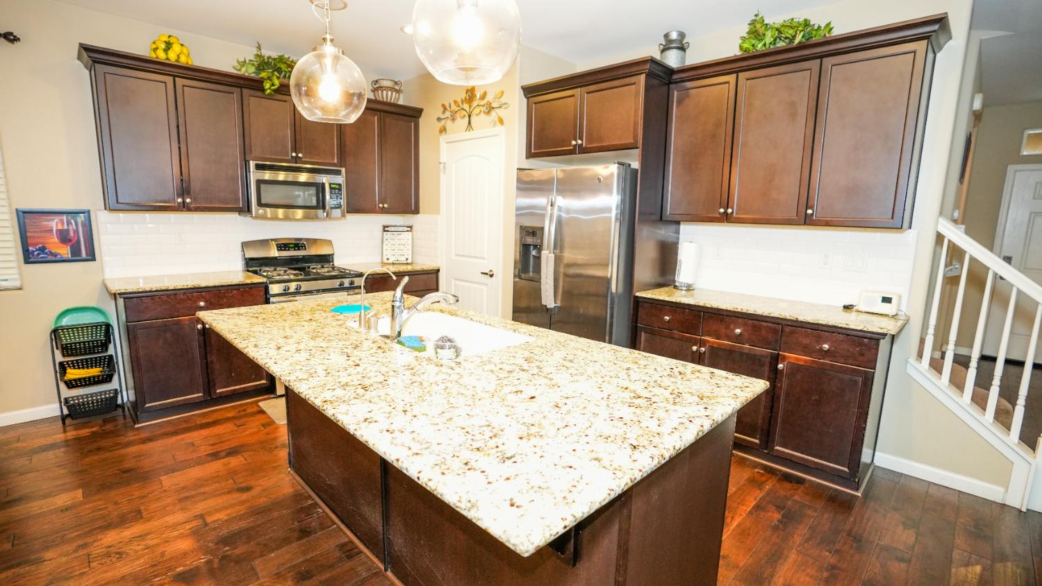 5922 E Fancher Creek Dr, Fresno, CA 93727