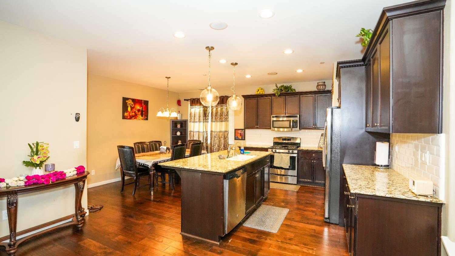 5922 E Fancher Creek Dr, Fresno, CA 93727