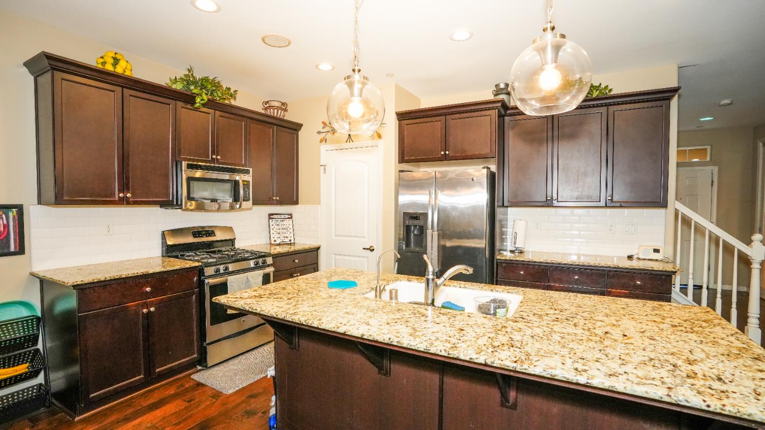 5922 E Fancher Creek Dr, Fresno, CA 93727